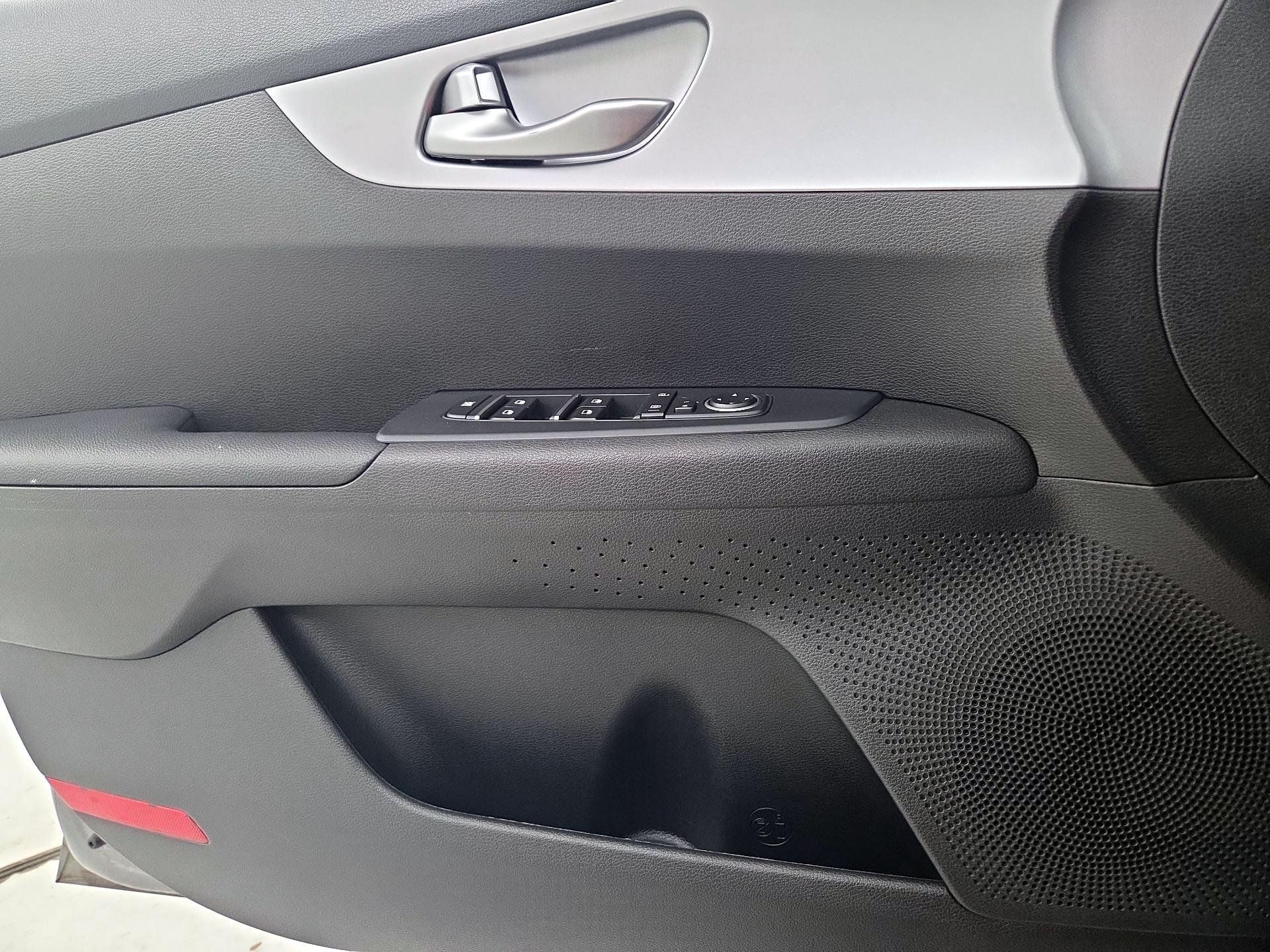 Thumbnail: 2023 Kia Forte - 12