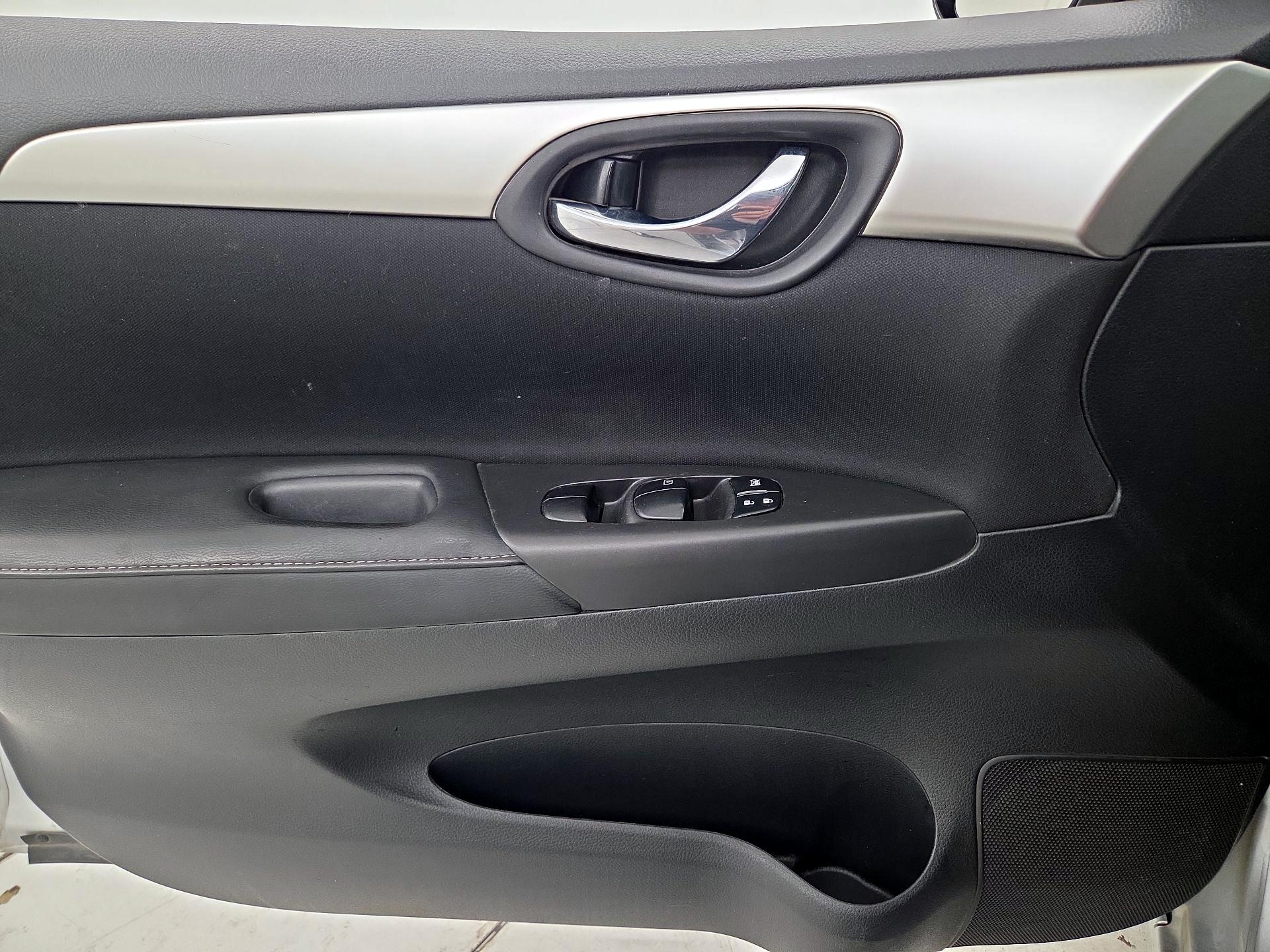 Thumbnail: 2019 Nissan Sentra - 10