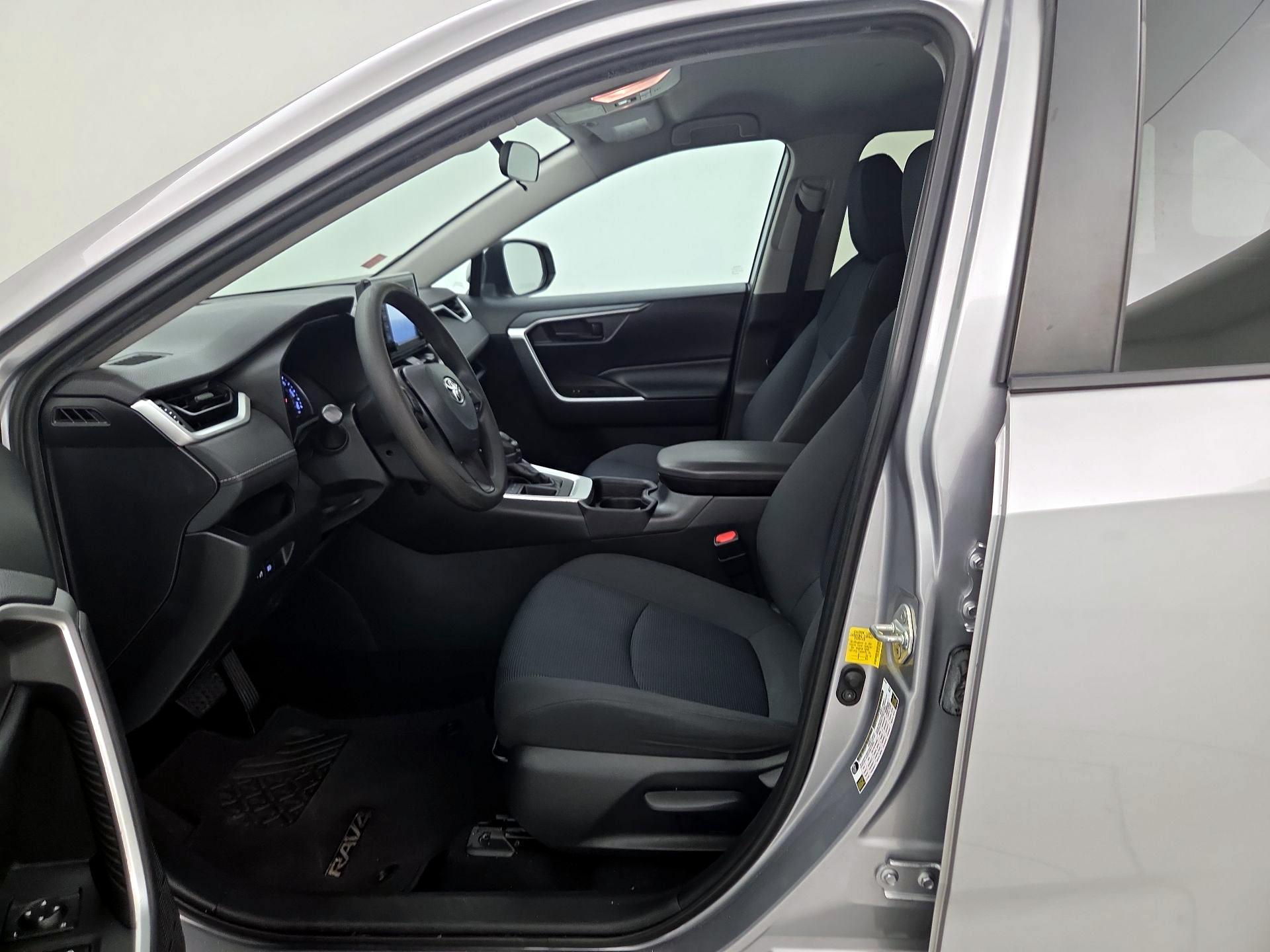 Thumbnail: 2019 Toyota RAV4 - 9
