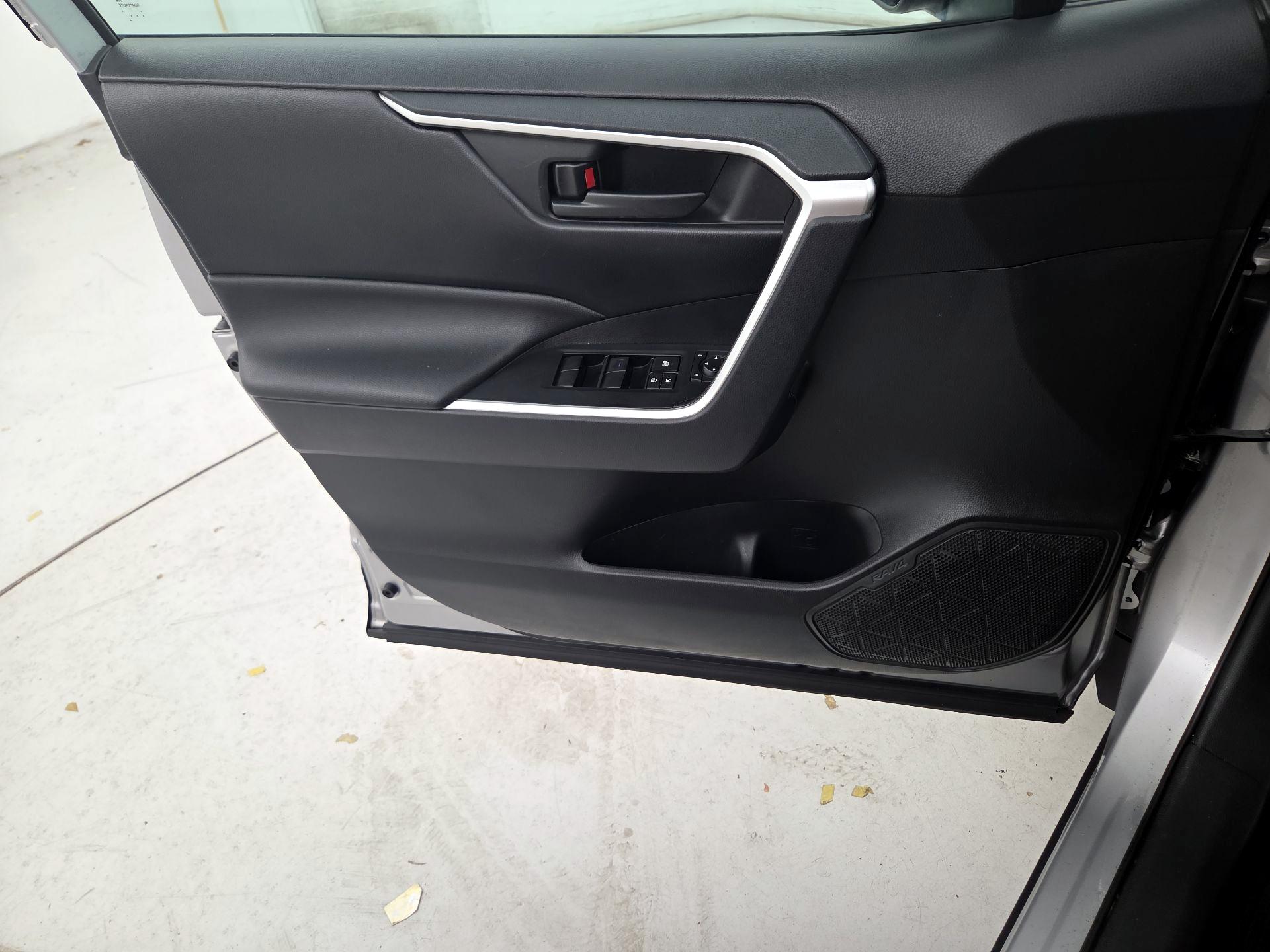 Thumbnail: 2019 Toyota RAV4 - 10