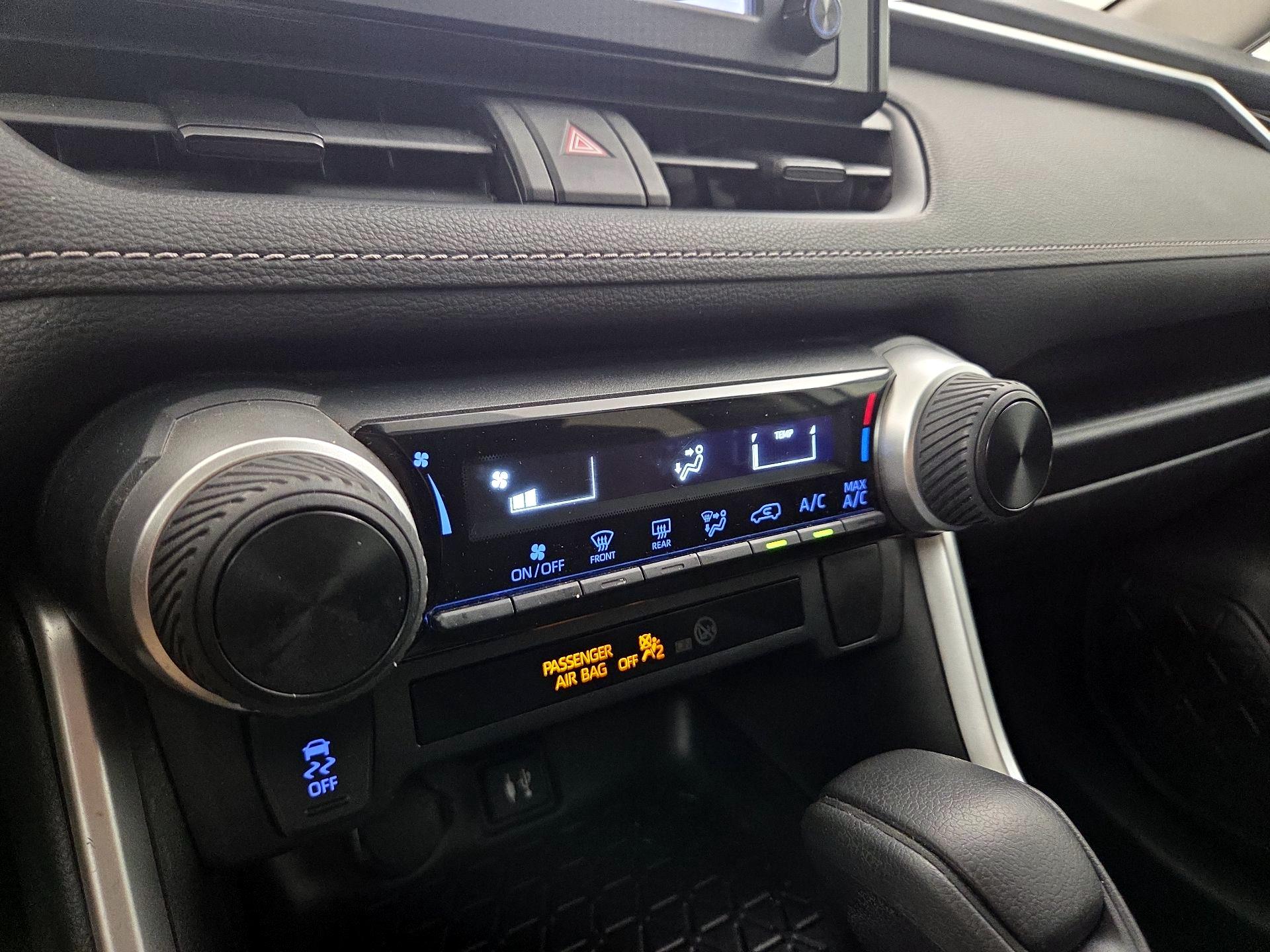 Thumbnail: 2019 Toyota RAV4 - 14