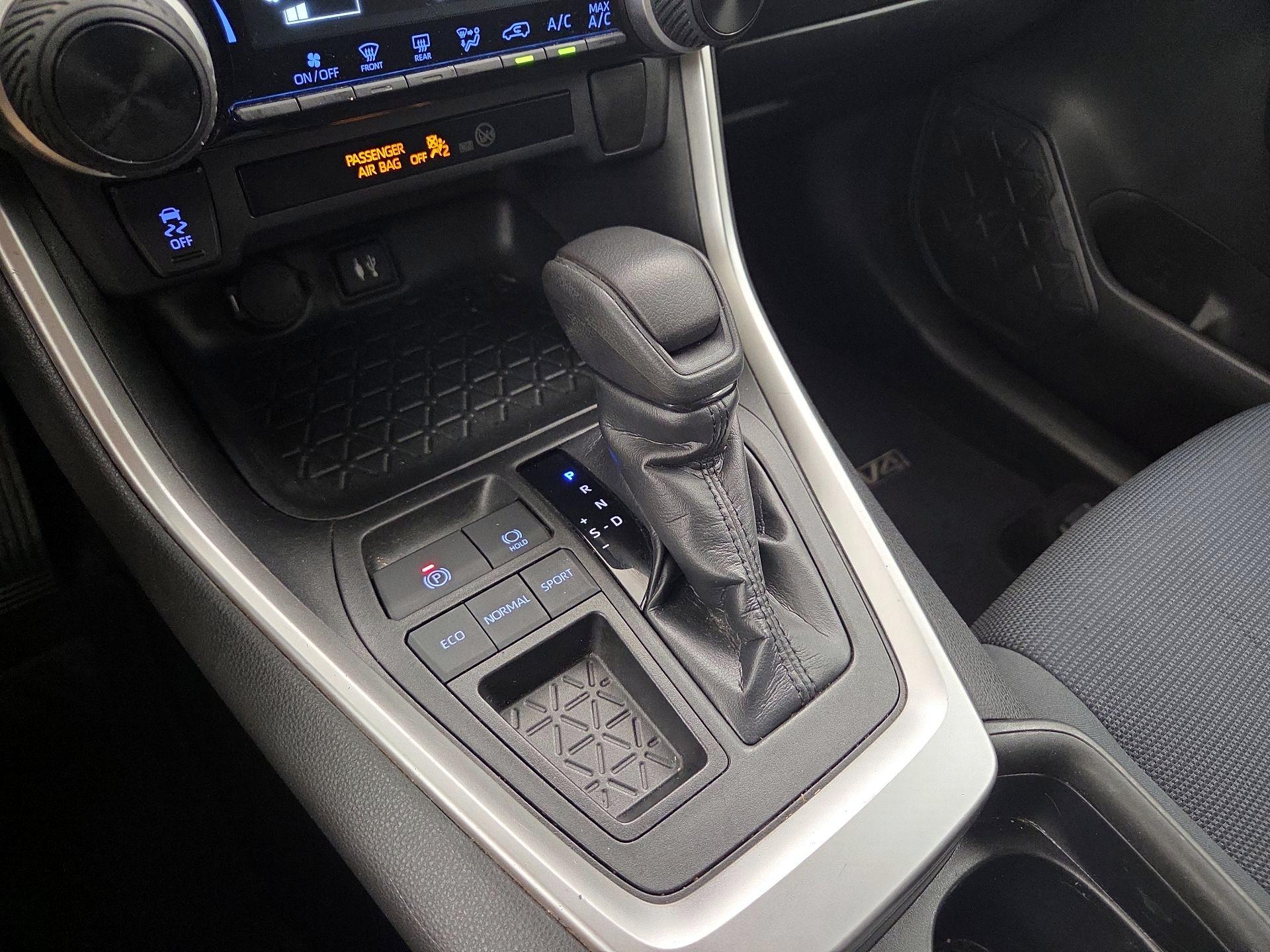 Thumbnail: 2019 Toyota RAV4 - 15