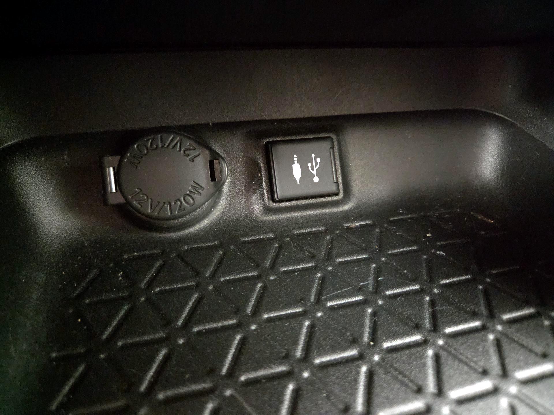 Thumbnail: 2019 Toyota RAV4 - 16