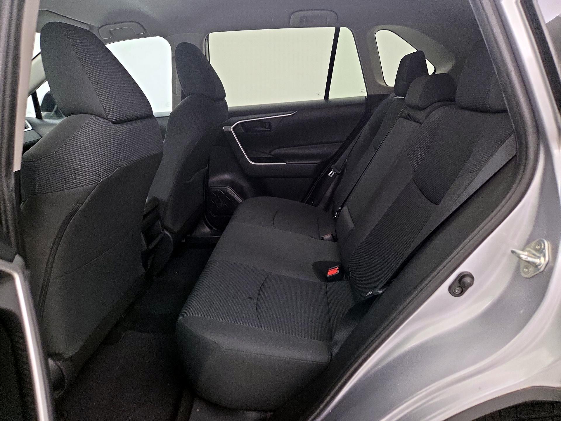 Thumbnail: 2019 Toyota RAV4 - 17