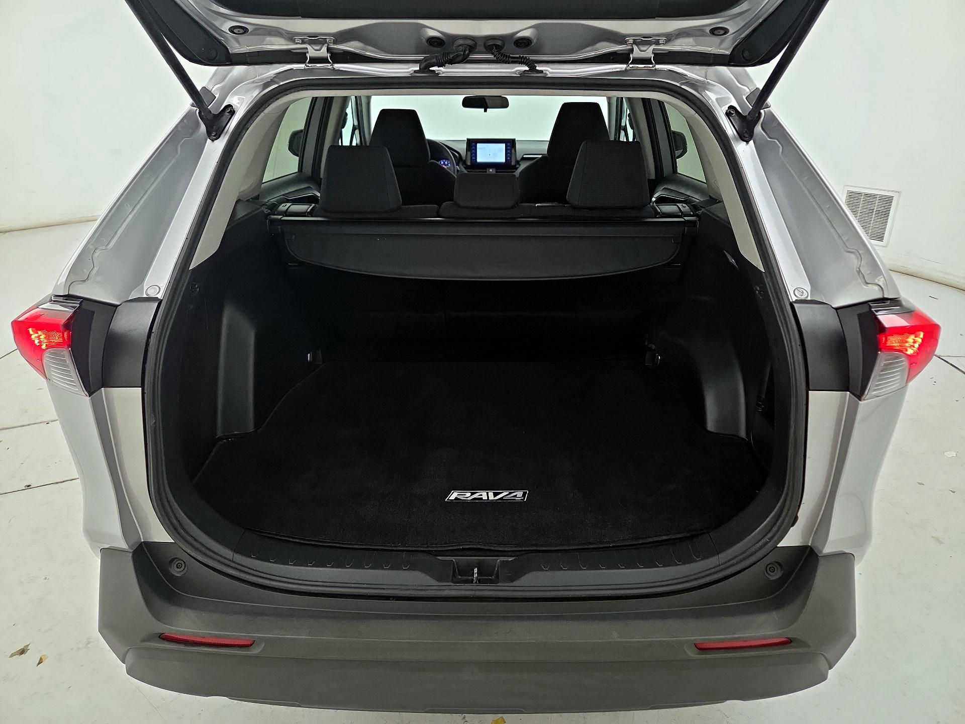 Thumbnail: 2019 Toyota RAV4 - 18