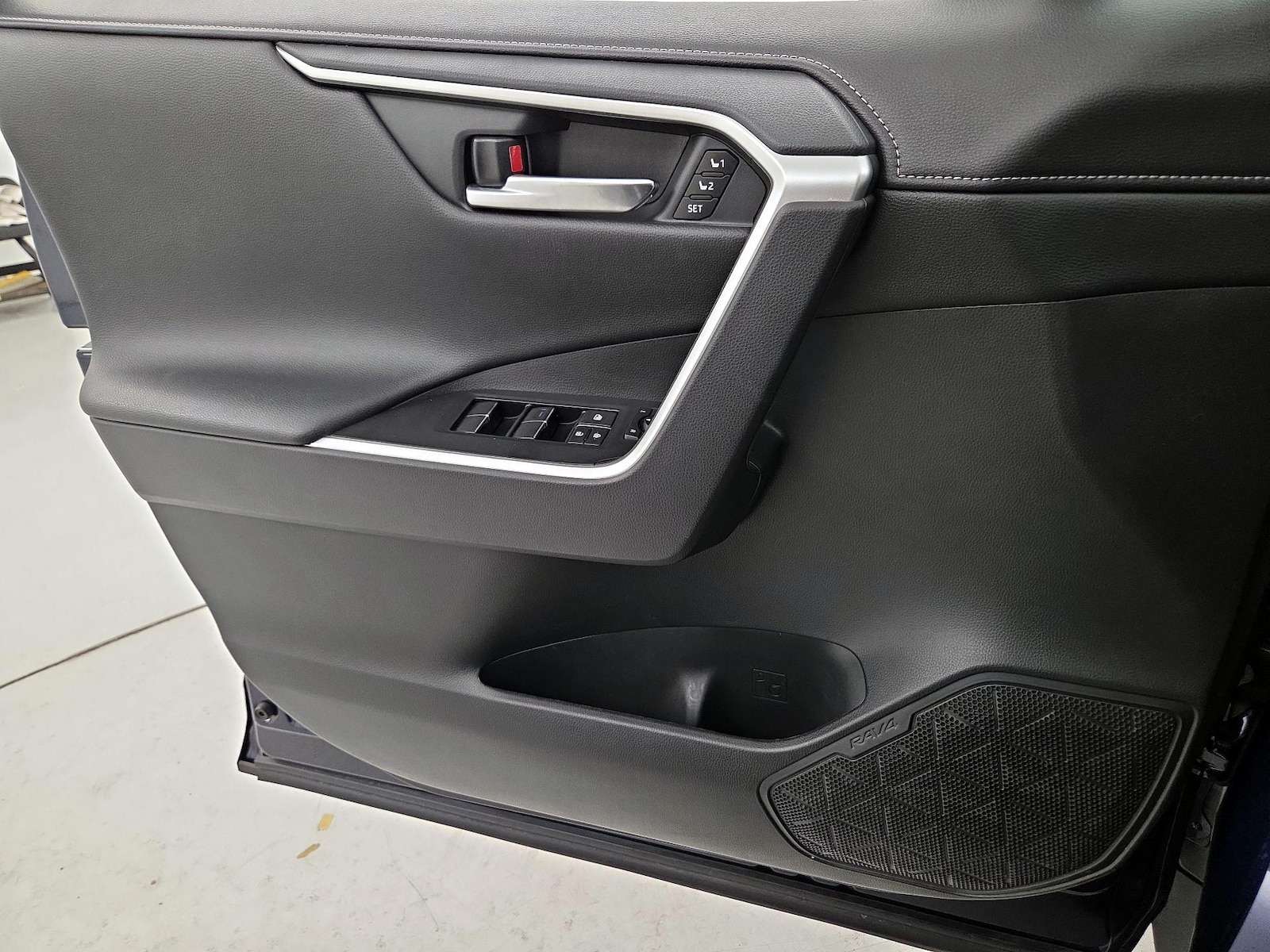2020 Toyota RAV4 Limited - Photo 13