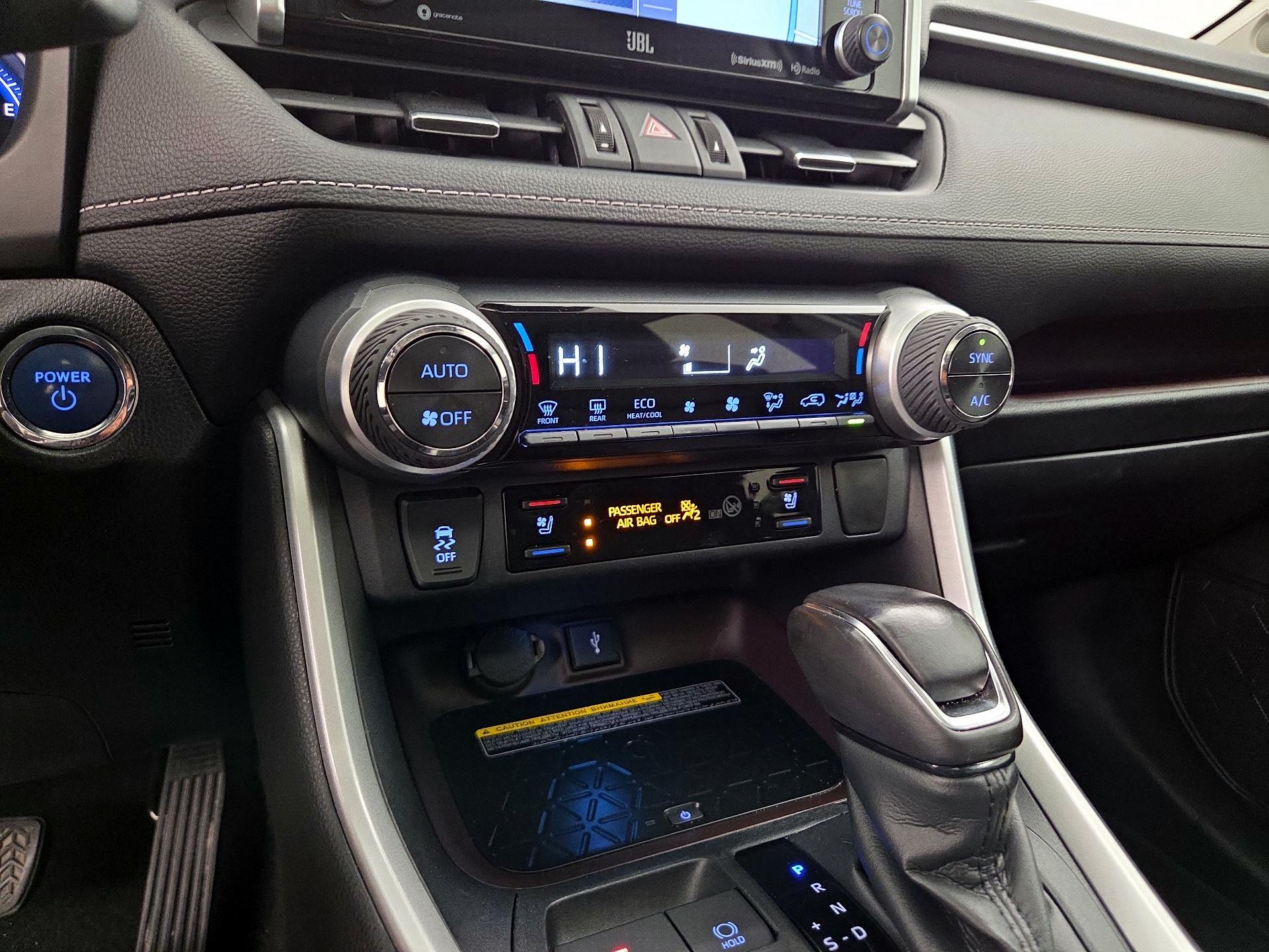 Thumbnail: 2020 Toyota RAV4 - 17