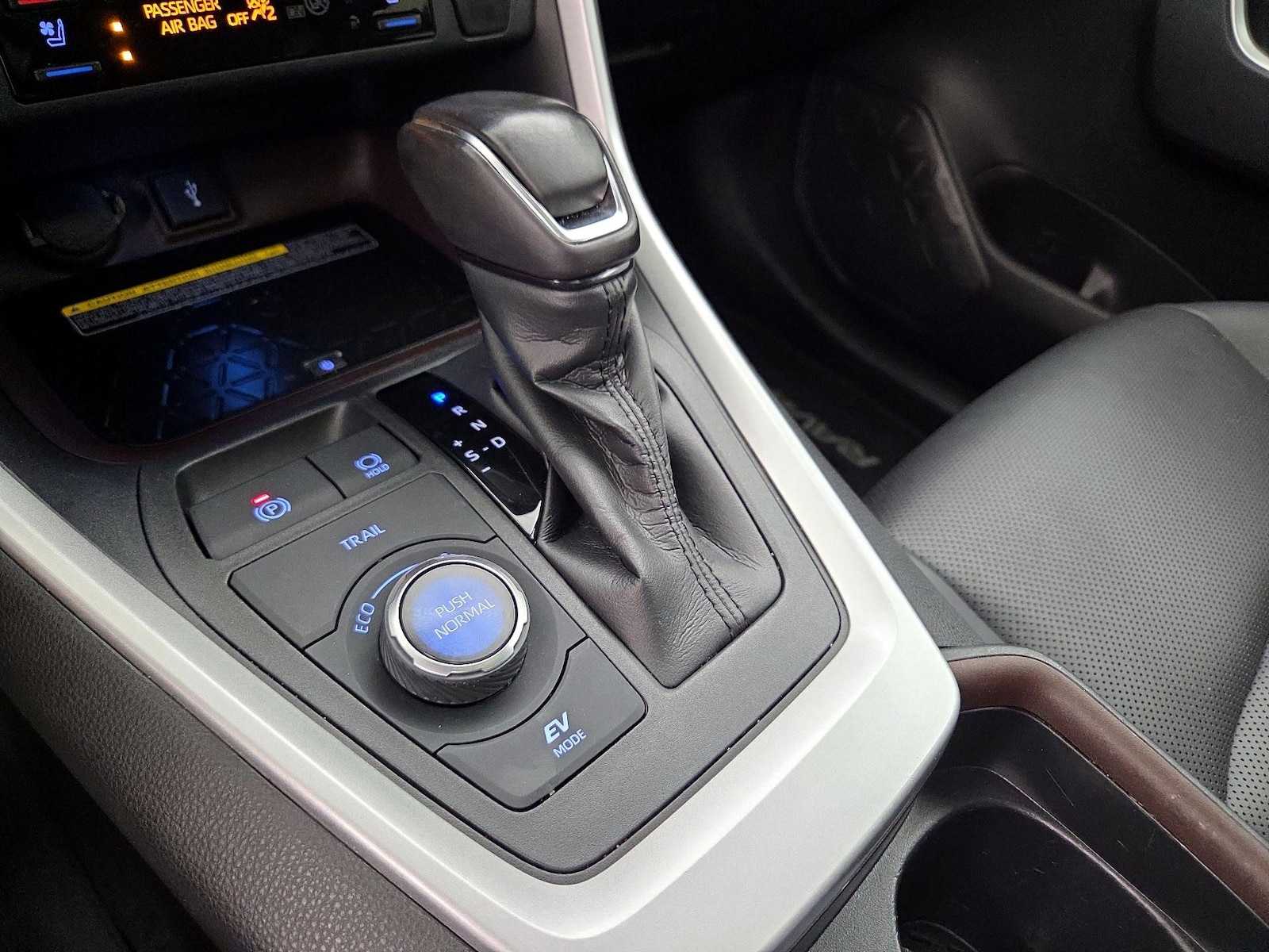 2020 Toyota RAV4 Limited - Photo 19