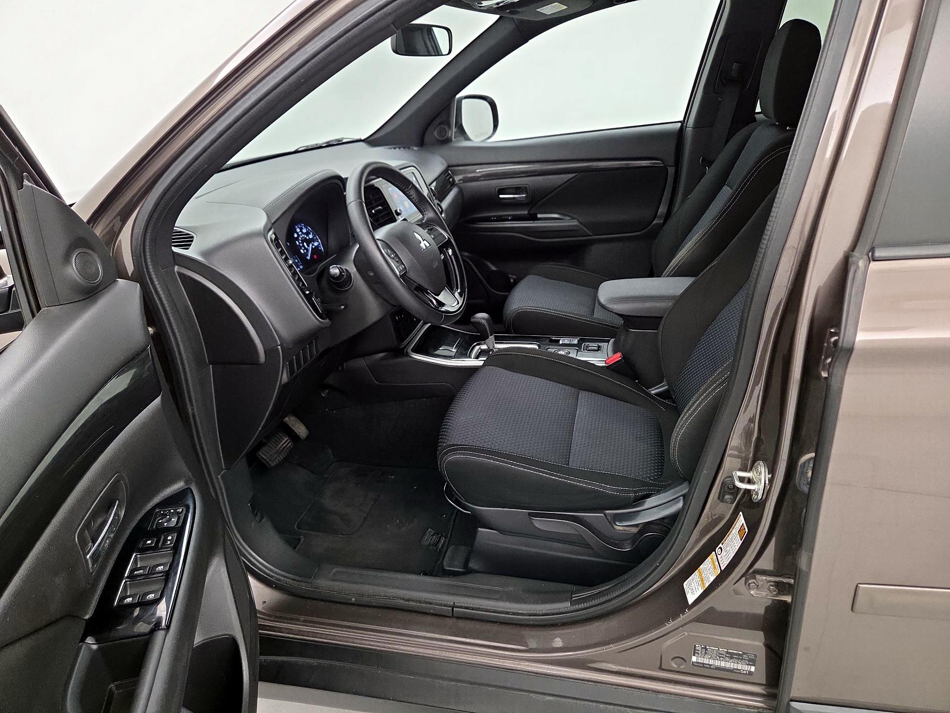 Thumbnail: 2018 Mitsubishi Outlander - 11