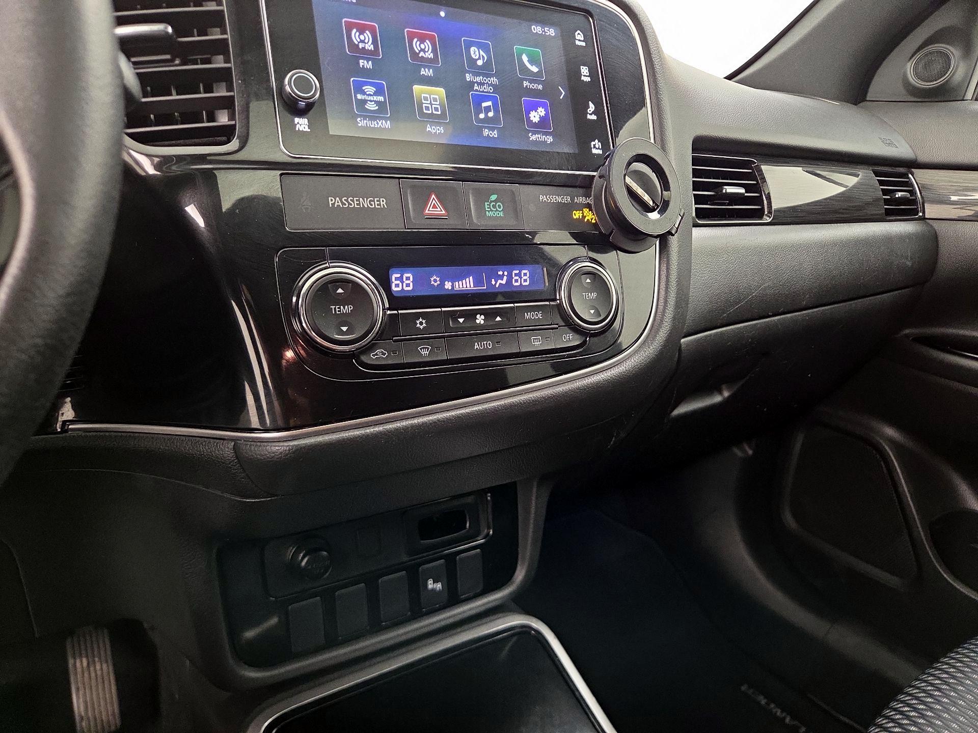 Thumbnail: 2018 Mitsubishi Outlander - 16