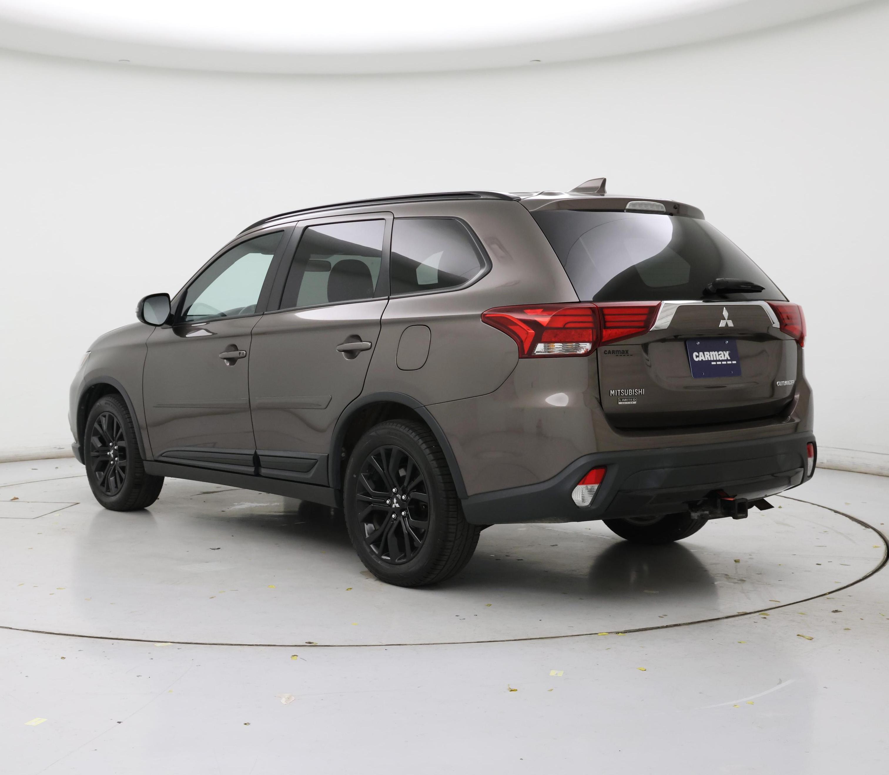 Thumbnail: 2018 Mitsubishi Outlander - 2