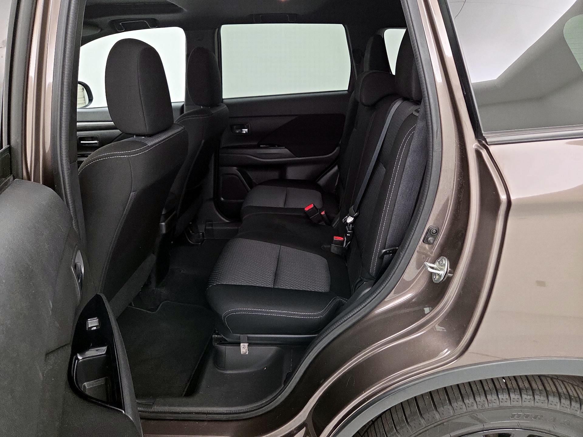 Thumbnail: 2018 Mitsubishi Outlander - 20