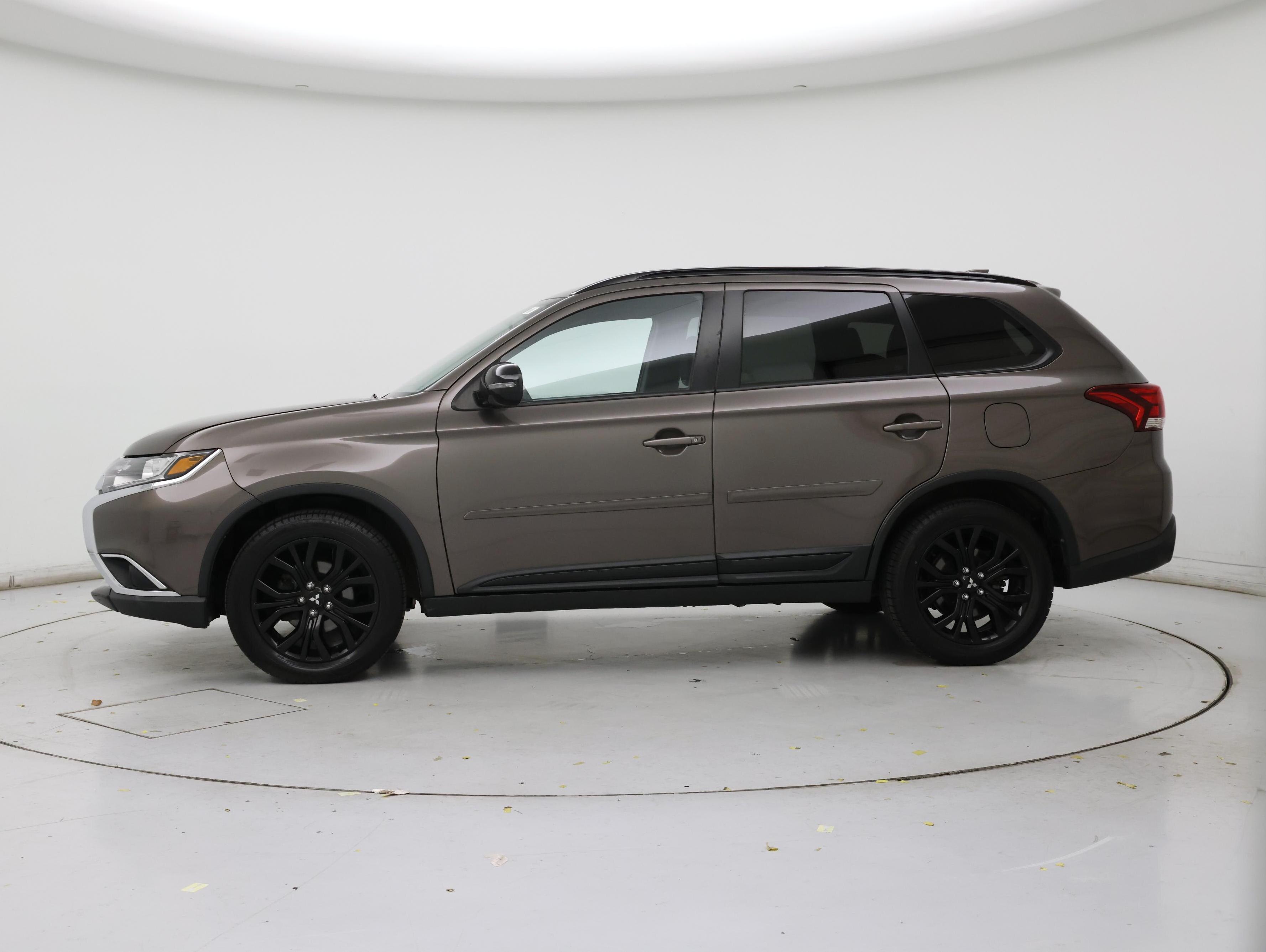 Thumbnail: 2018 Mitsubishi Outlander - 3