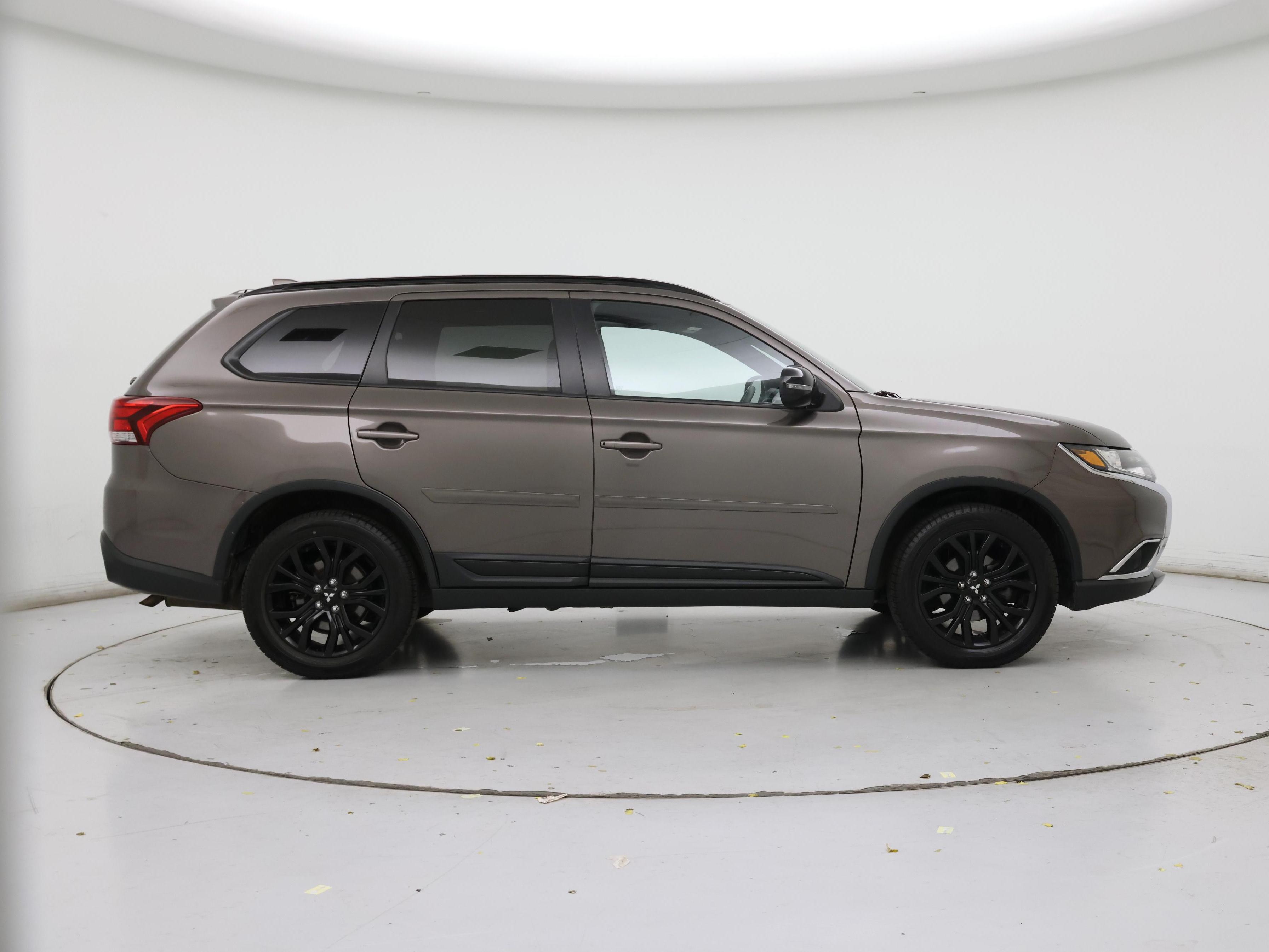 Thumbnail: 2018 Mitsubishi Outlander - 7