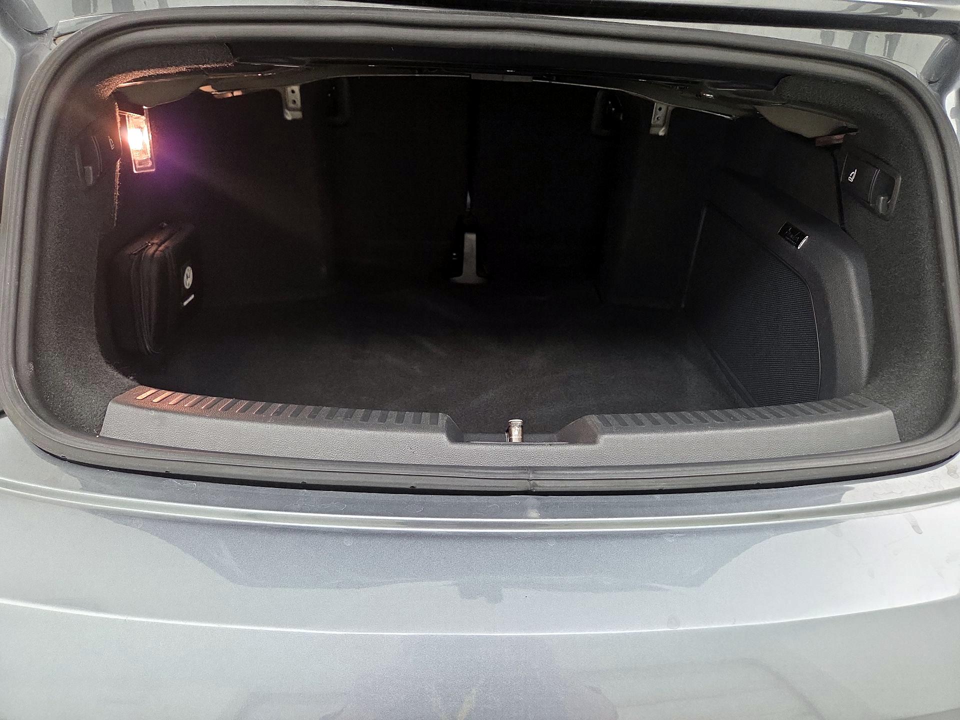 Thumbnail: 2019 Volkswagen Beetle - 20