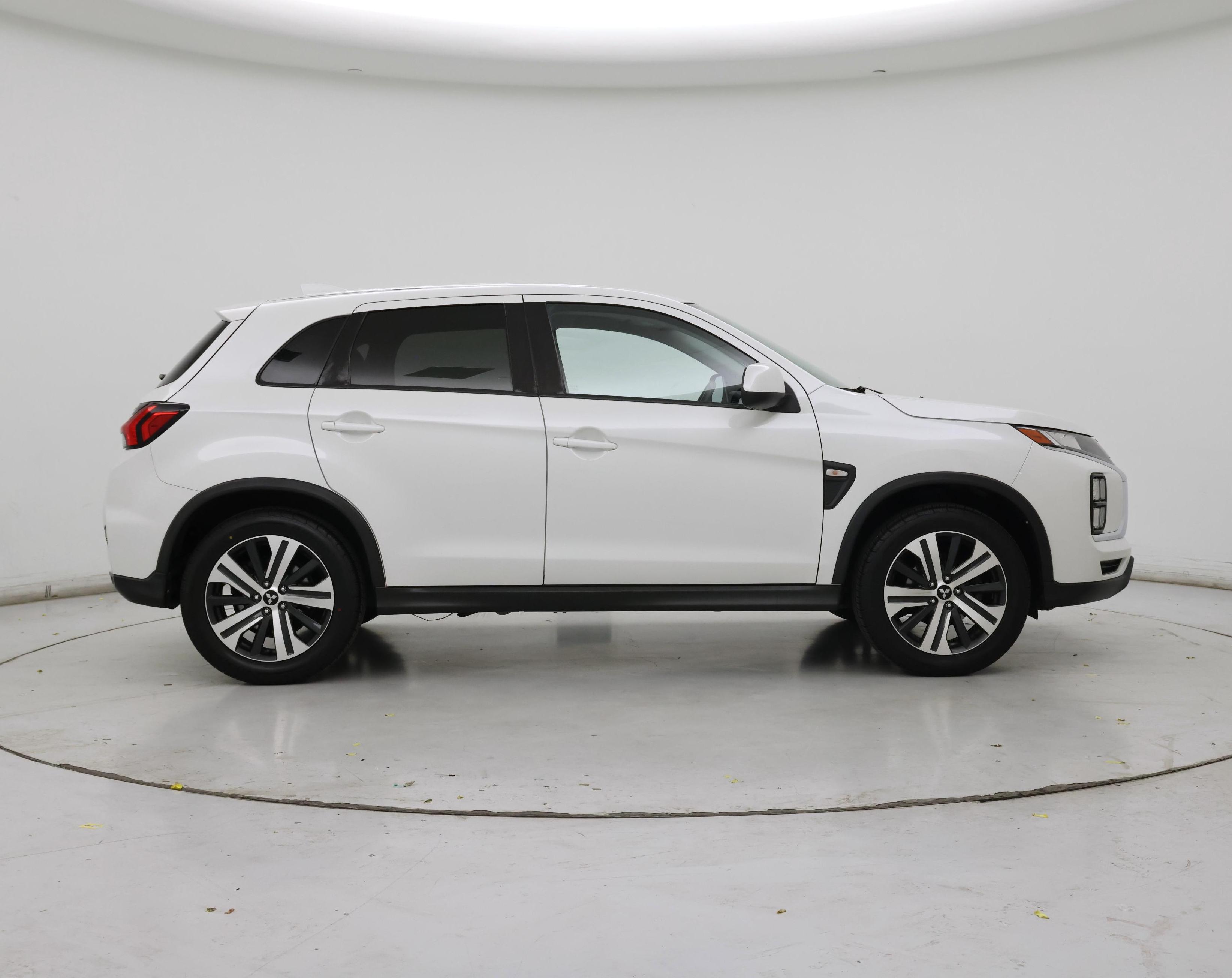 Thumbnail: 2020 Mitsubishi Outlander Sport - 7