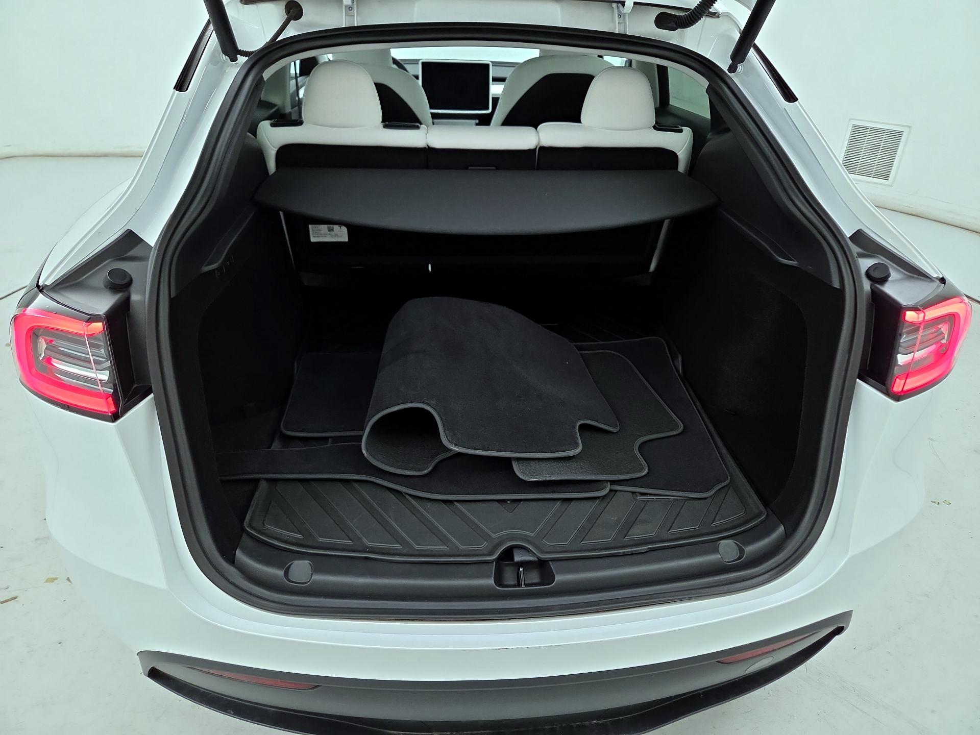 Thumbnail: 2023 Tesla Model Y - 19
