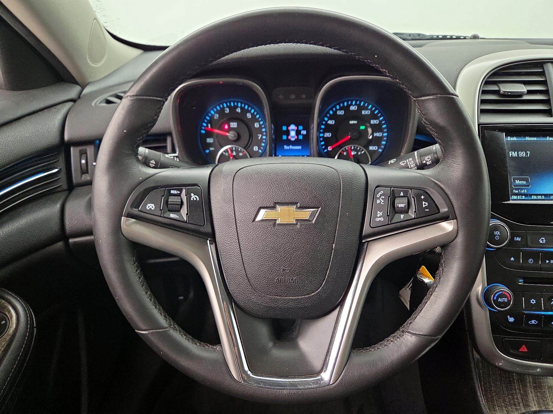 Thumbnail: 2016 Chevrolet Malibu - 10