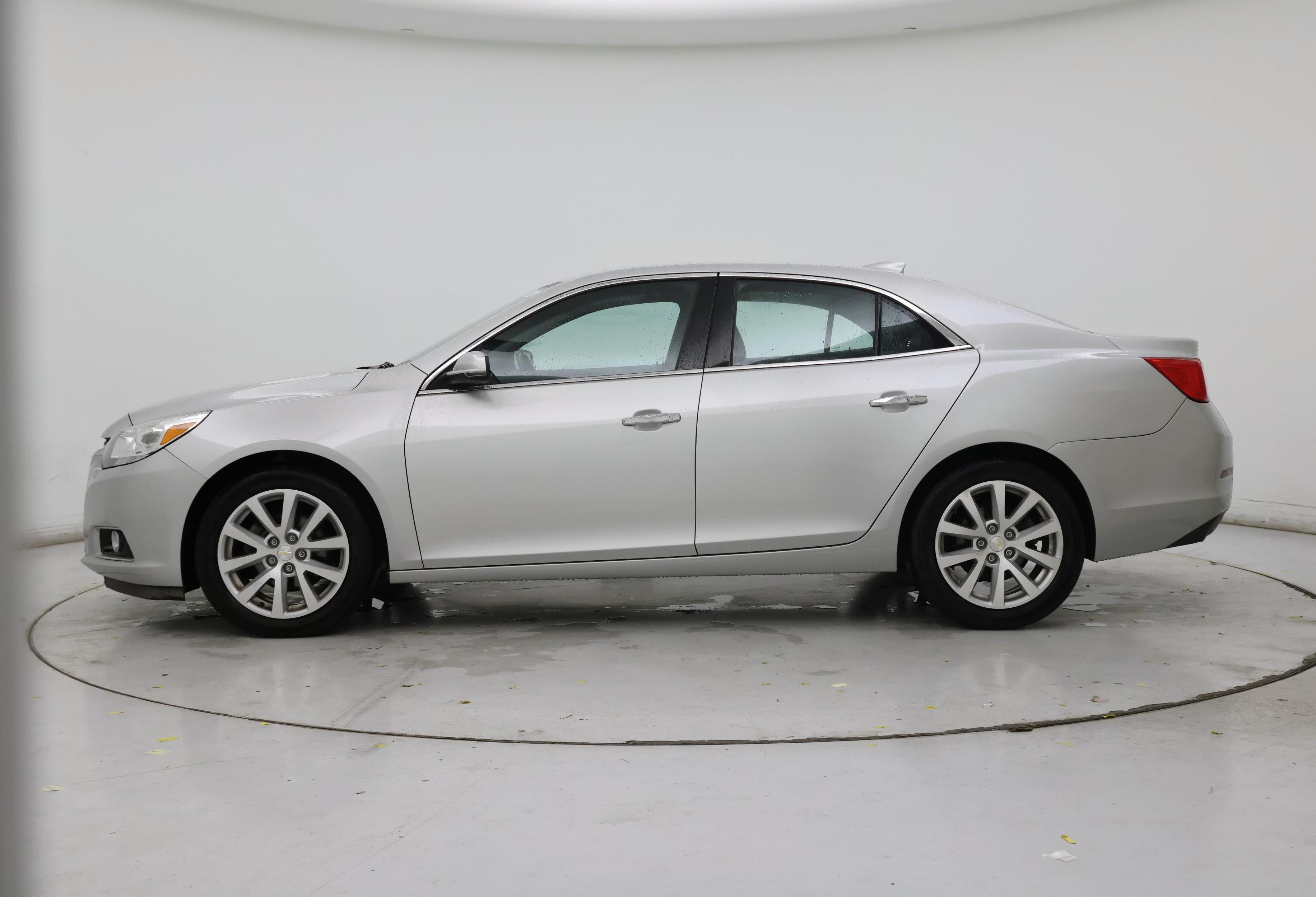 Thumbnail: 2016 Chevrolet Malibu - 3