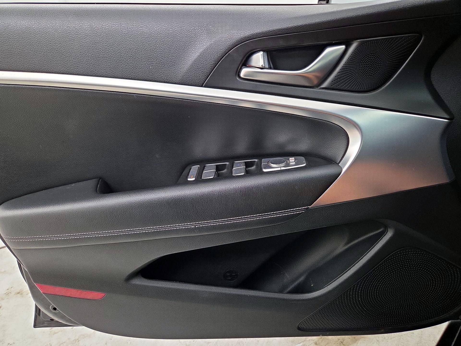 Thumbnail: 2022 Genesis G70 - 12