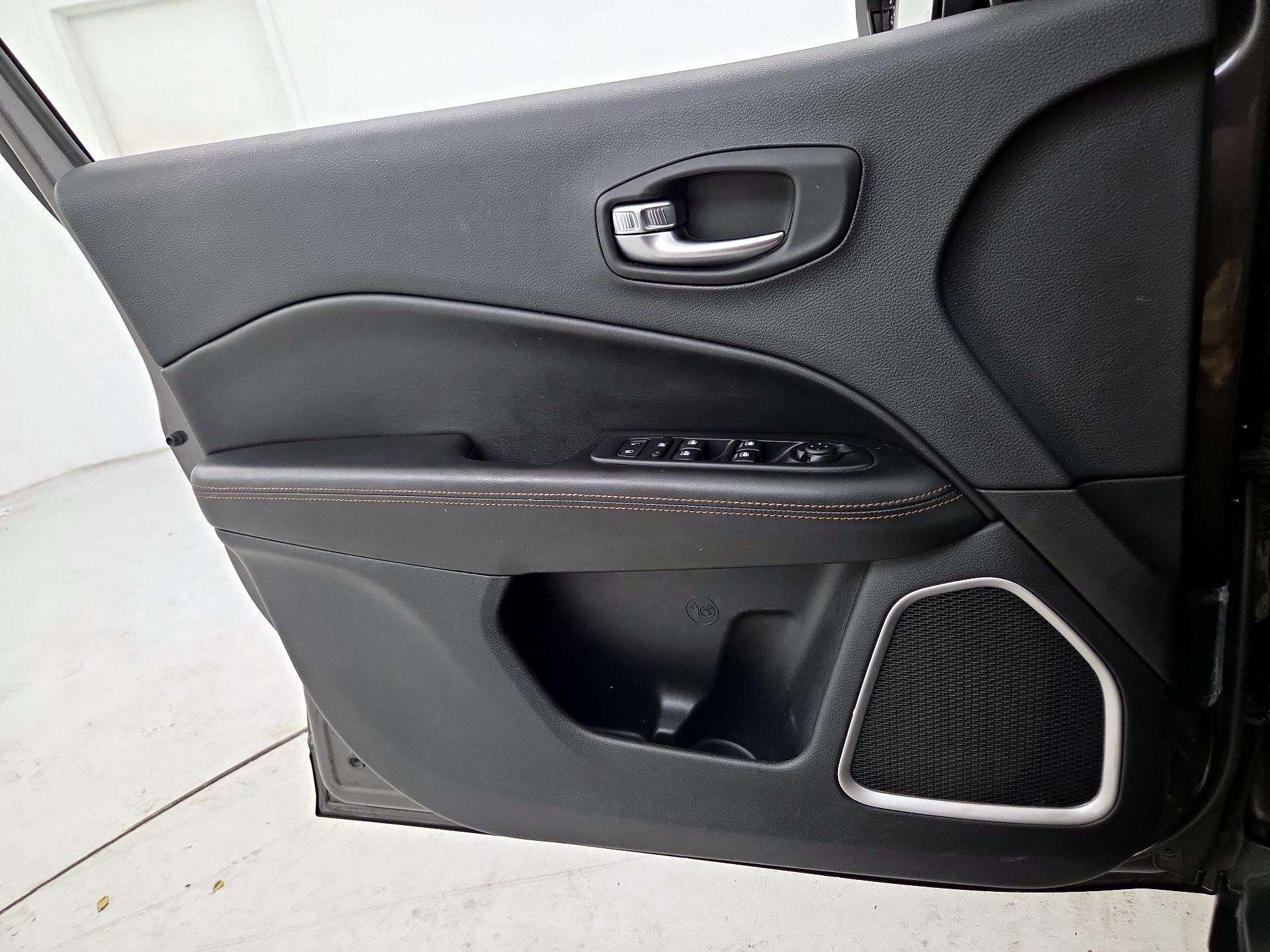 Thumbnail: 2019 Jeep Compass - 12