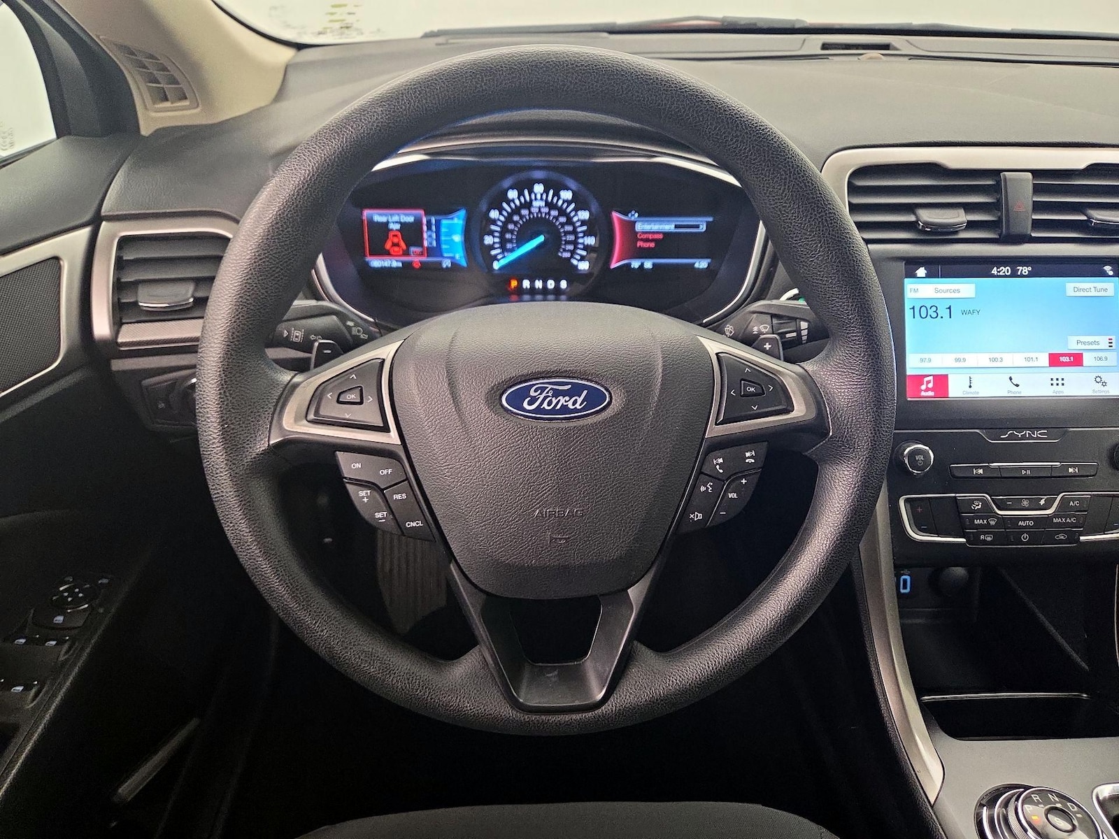 2019 Ford Fusion SE - Photo 11
