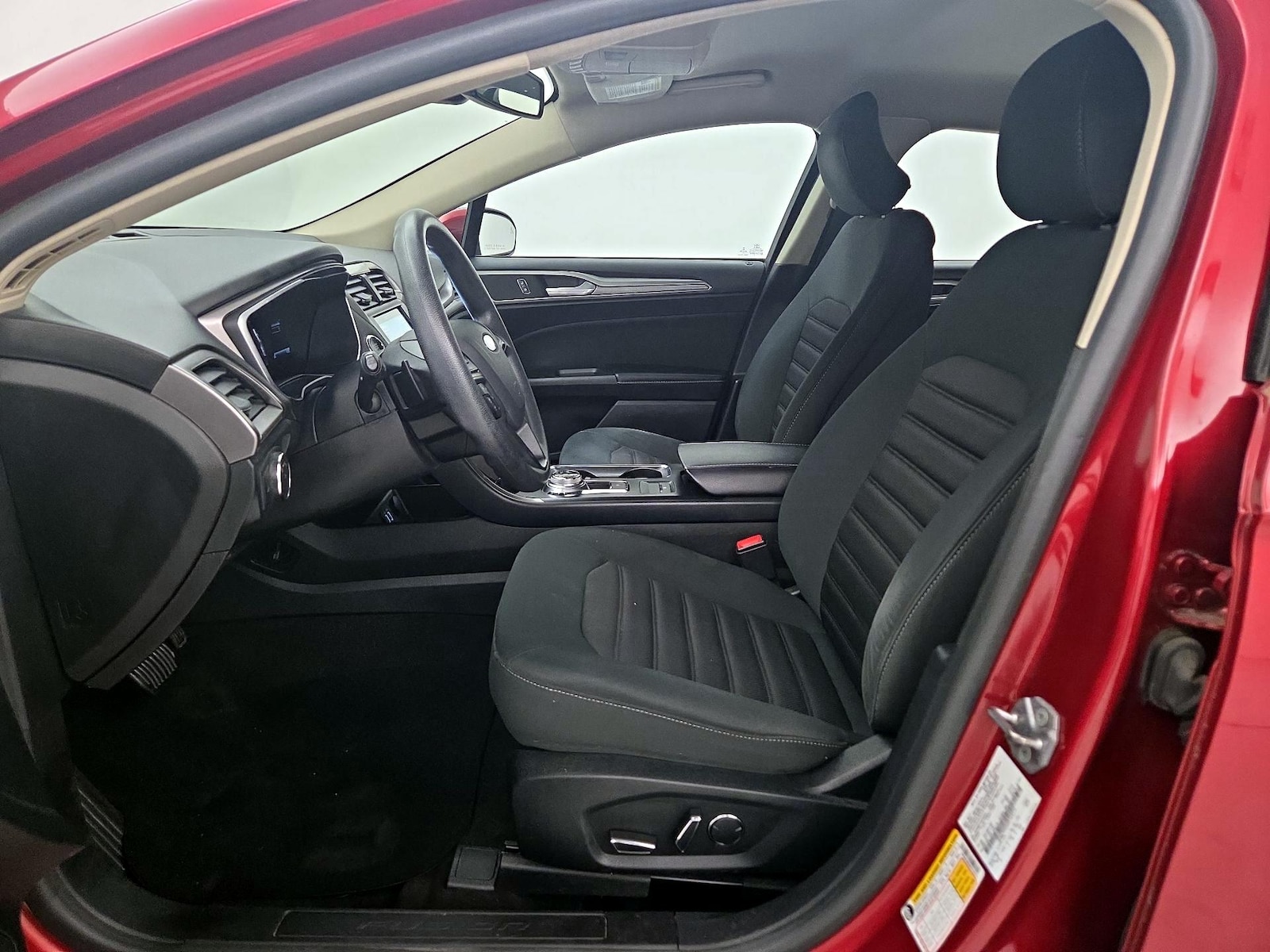 2019 Ford Fusion SE - Photo 12