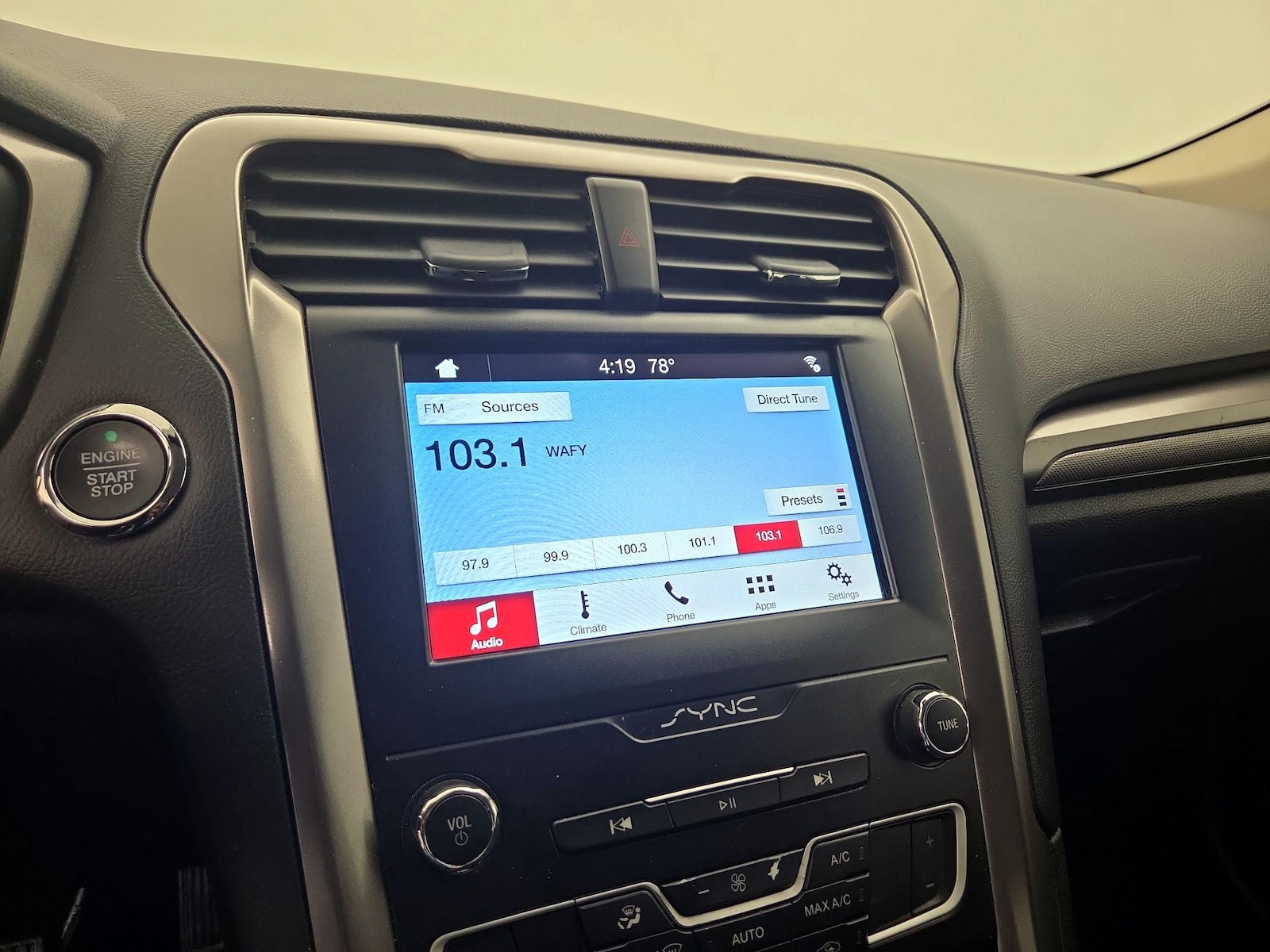 2019 Ford Fusion SE - Photo 16