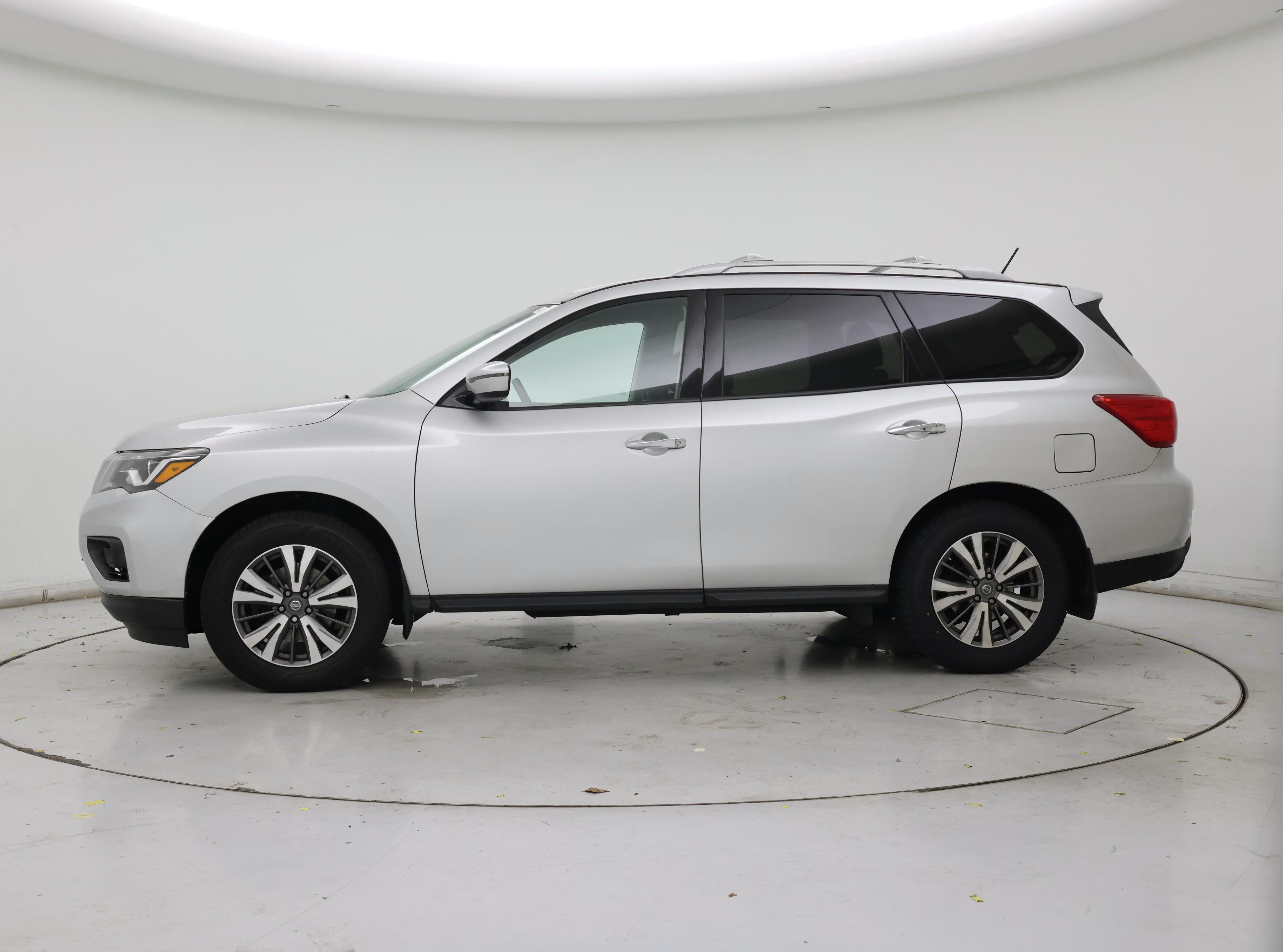 Thumbnail: 2018 Nissan Pathfinder - 3