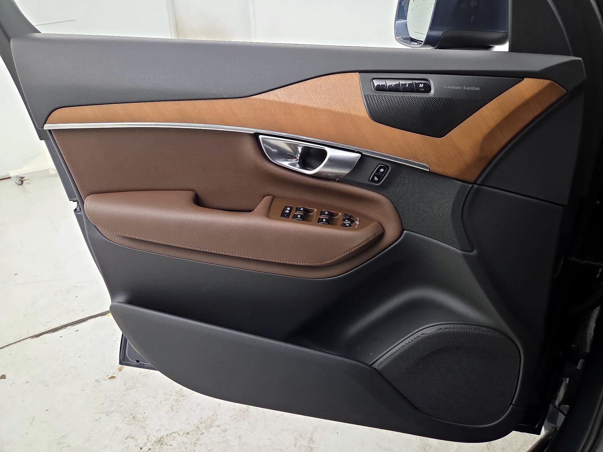 Thumbnail: 2022 Volvo XC90 - 12