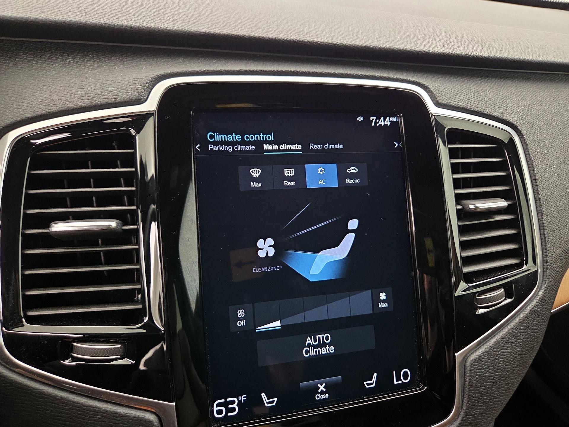 Thumbnail: 2022 Volvo XC90 - 17