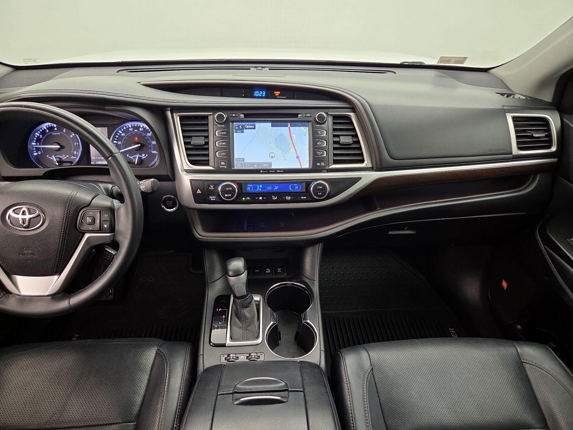 Thumbnail: 2016 Toyota Highlander - 9