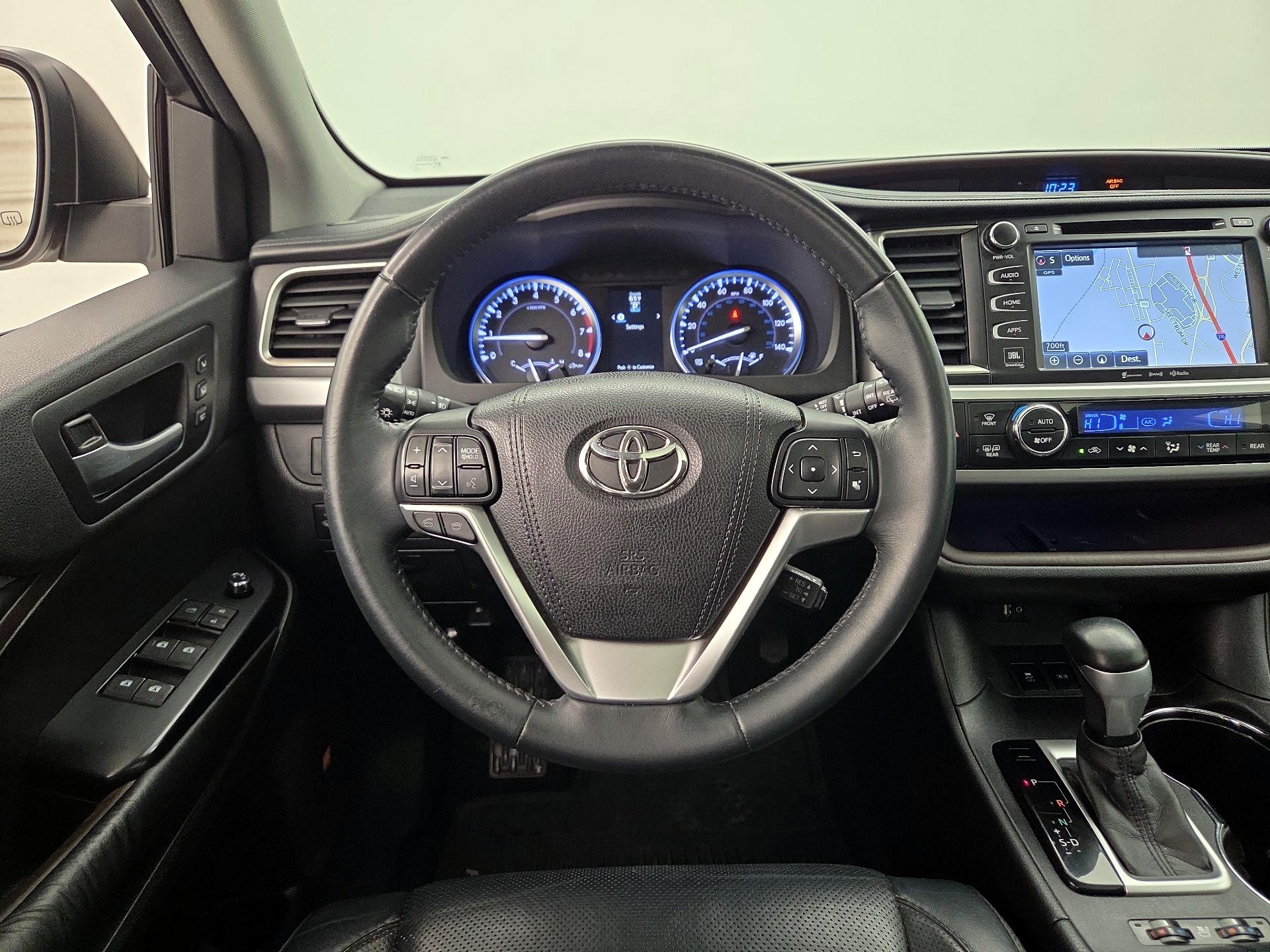 Thumbnail: 2016 Toyota Highlander - 10