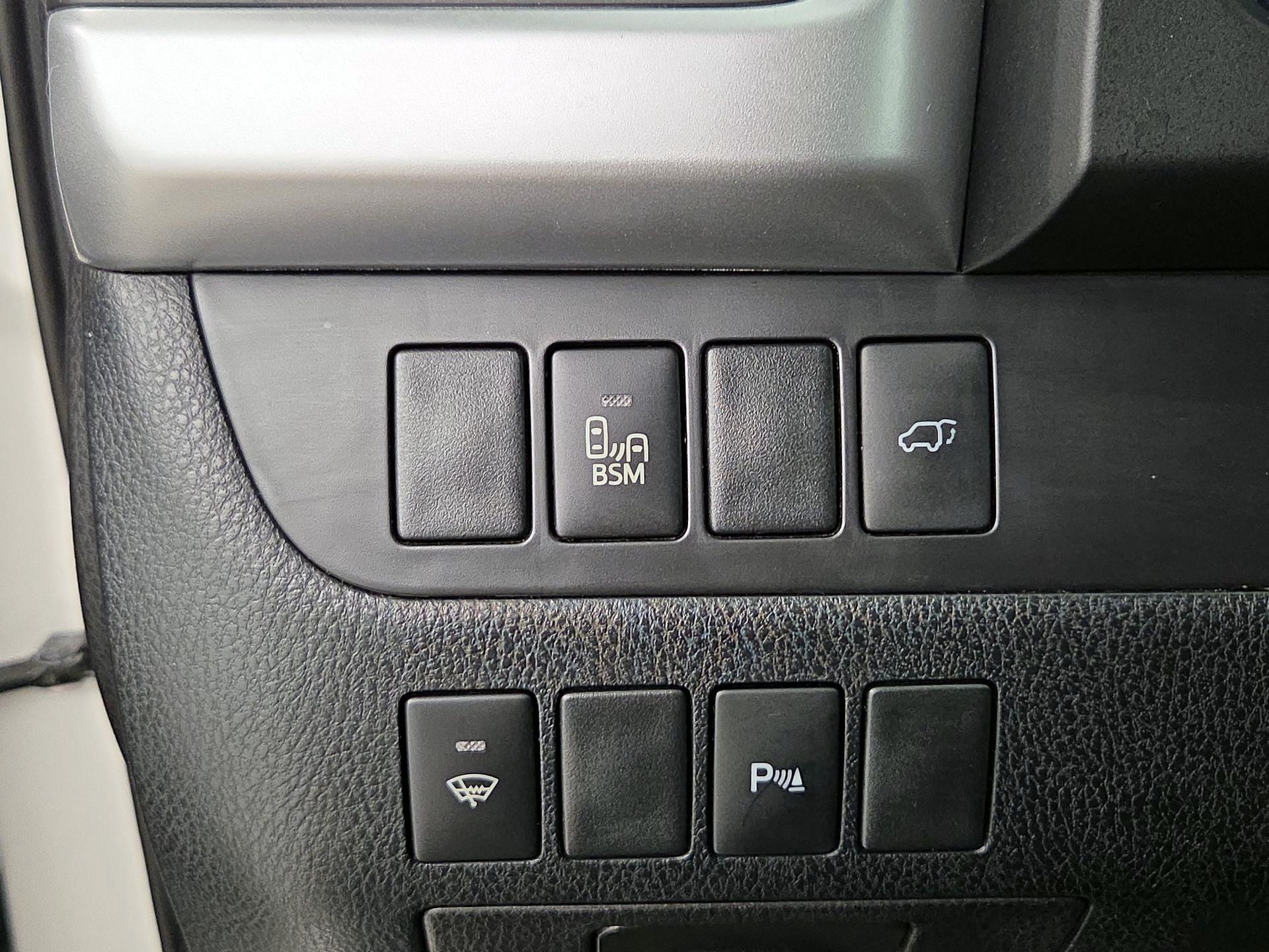 Thumbnail: 2016 Toyota Highlander - 13