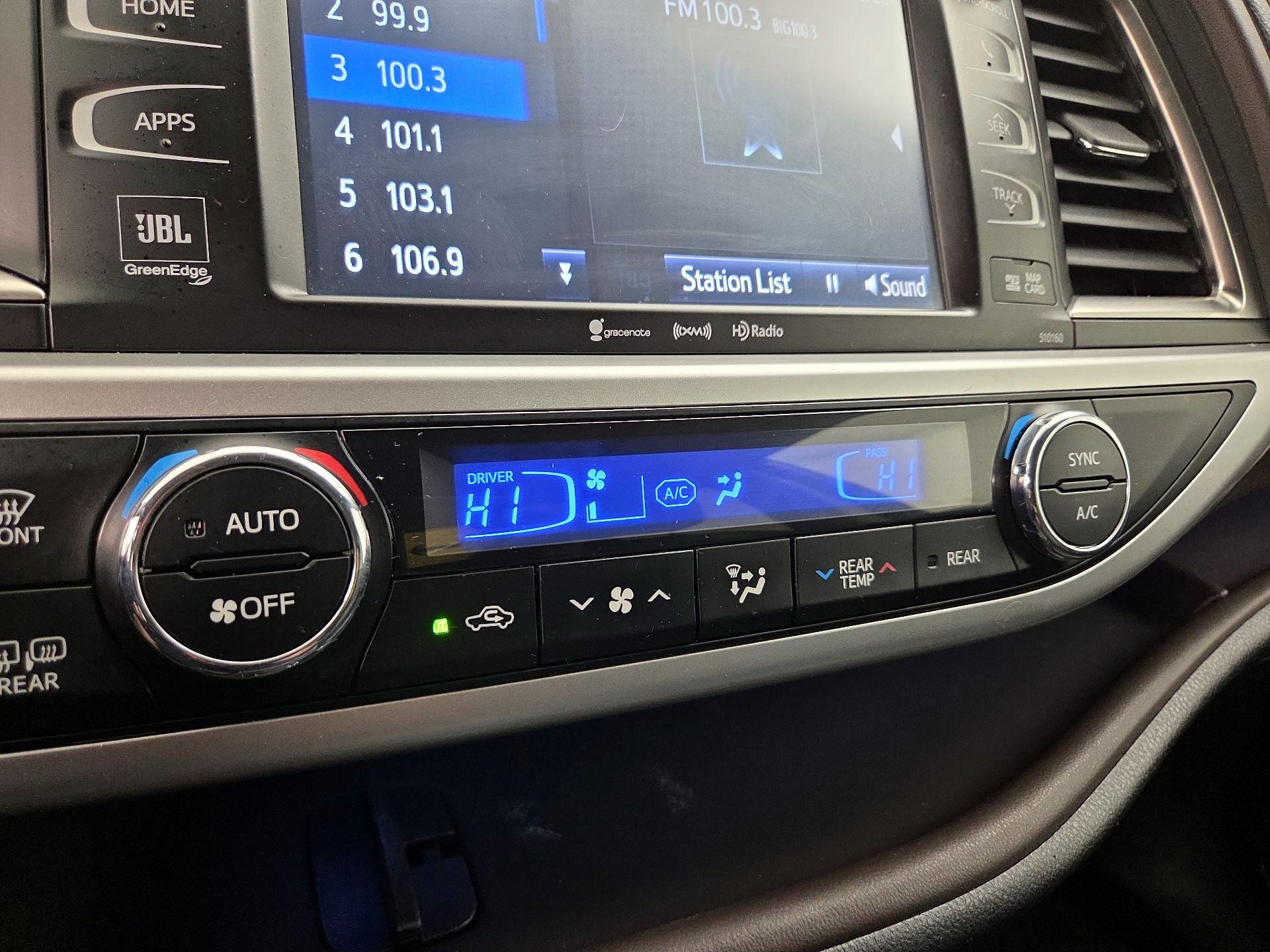 Thumbnail: 2016 Toyota Highlander - 17