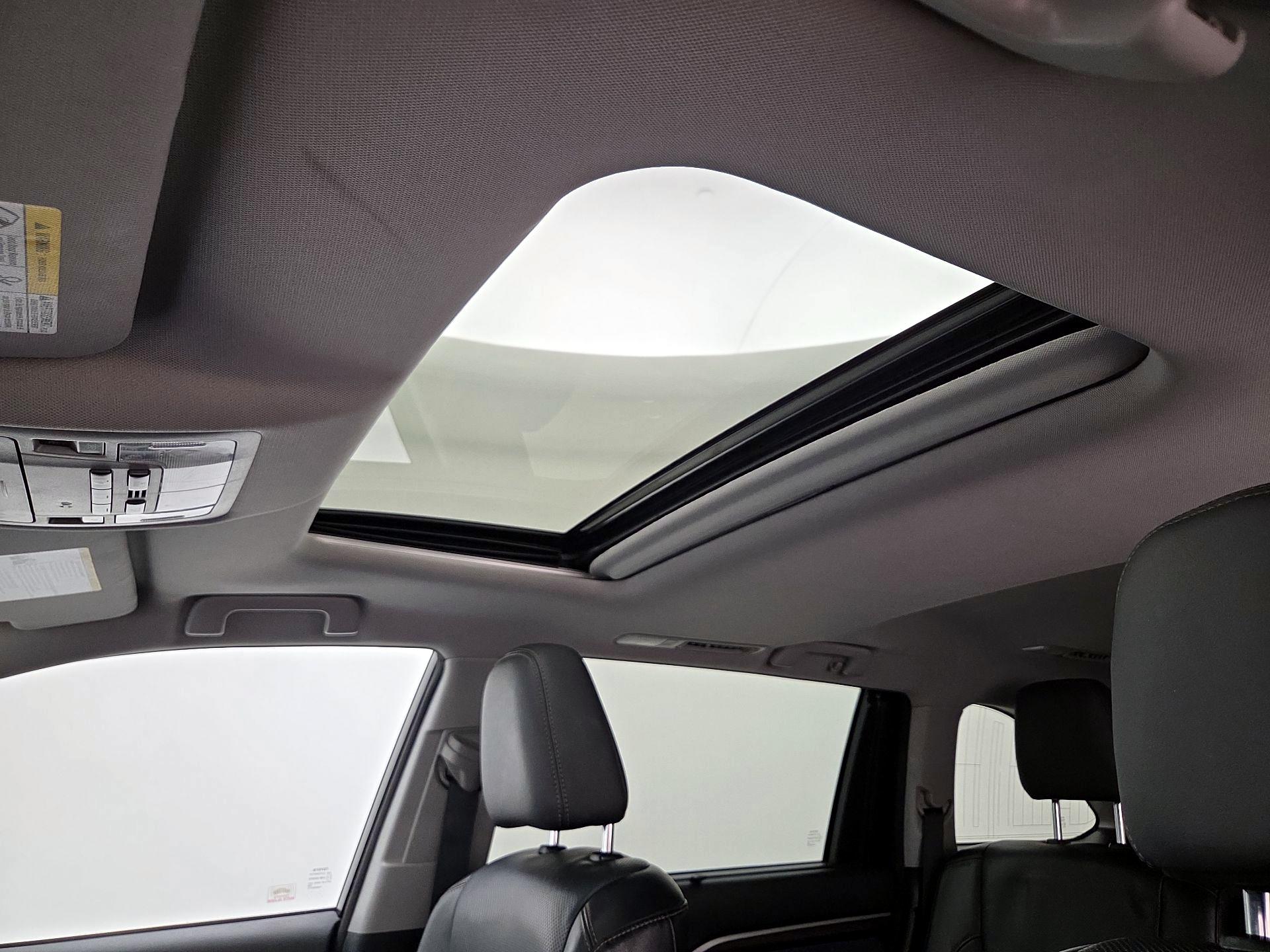 Thumbnail: 2016 Toyota Highlander - 20