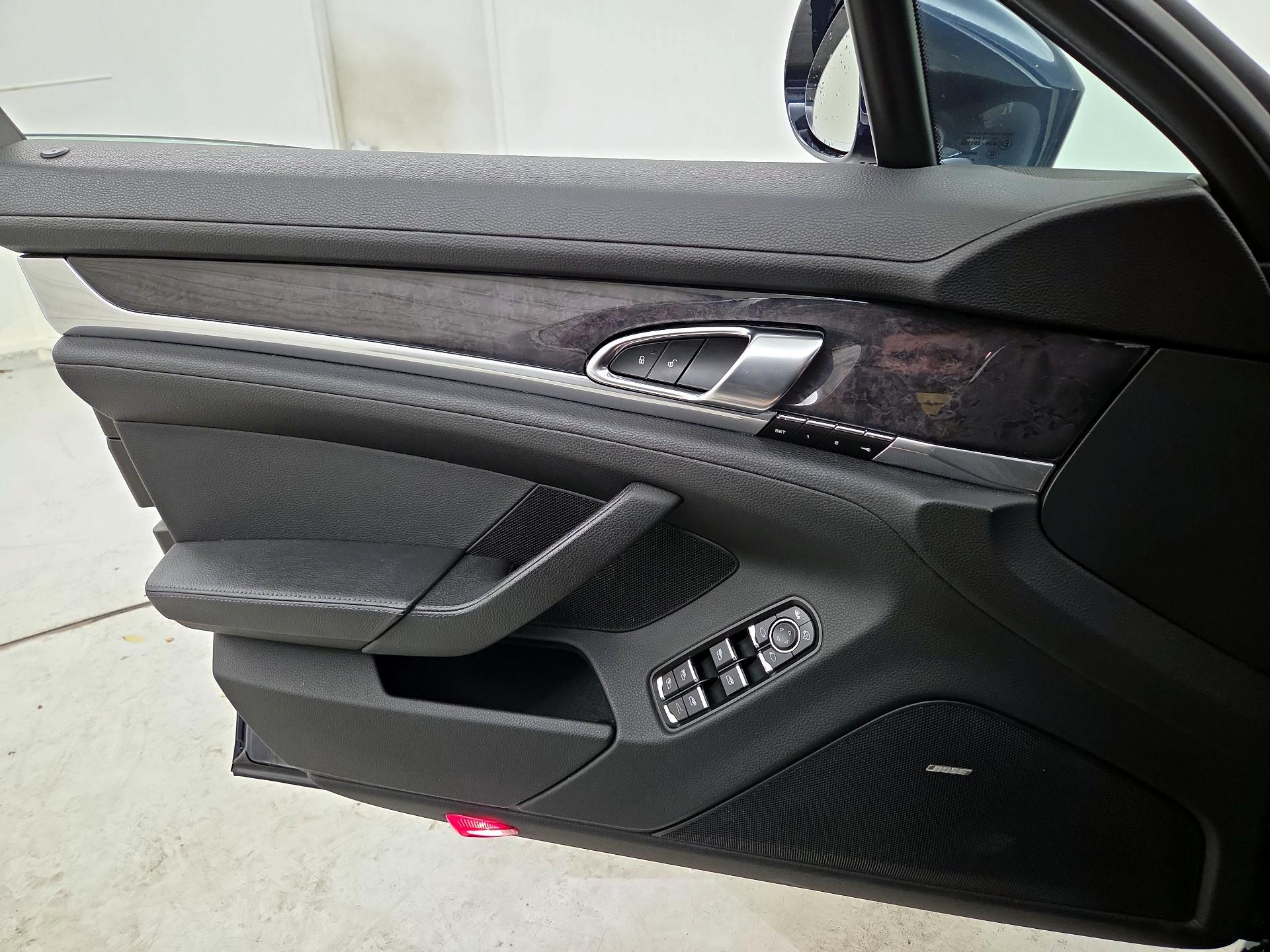 Thumbnail: 2015 Porsche Panamera - 12