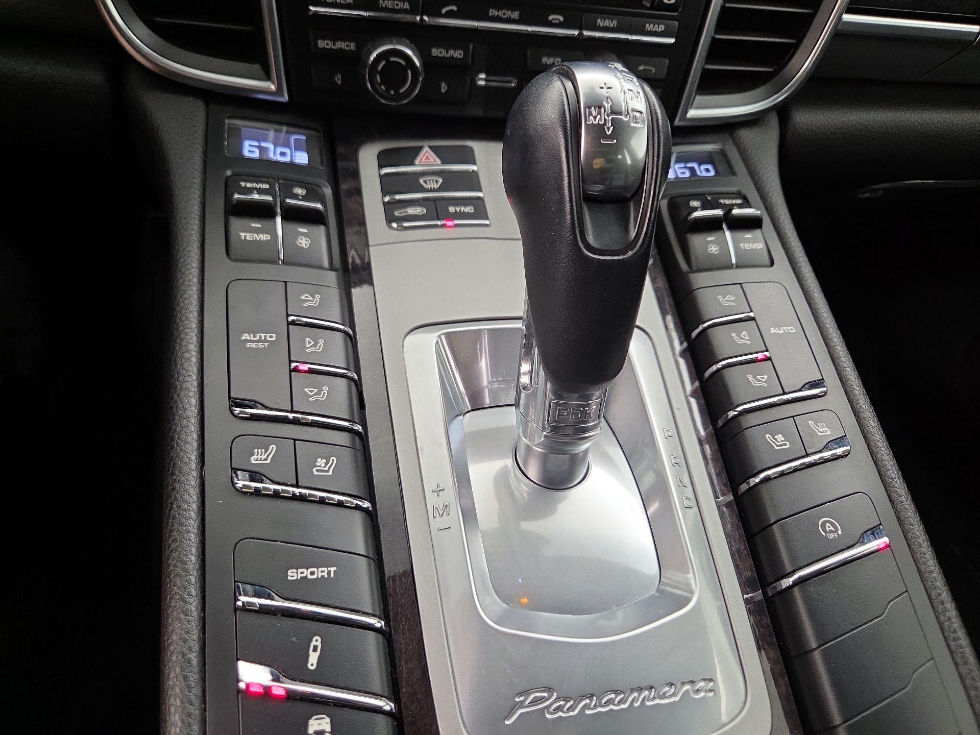 Thumbnail: 2015 Porsche Panamera - 17
