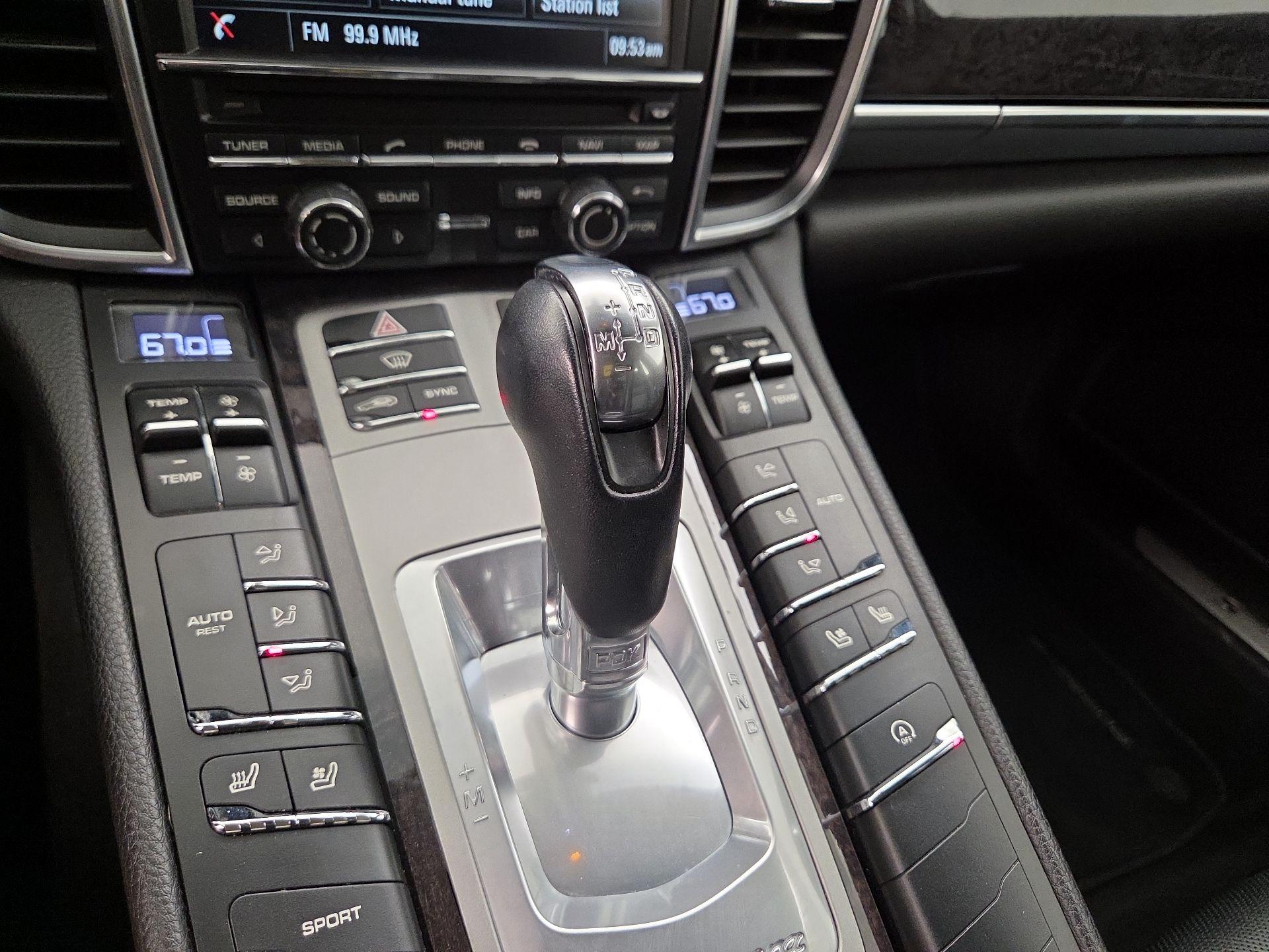 Thumbnail: 2015 Porsche Panamera - 18