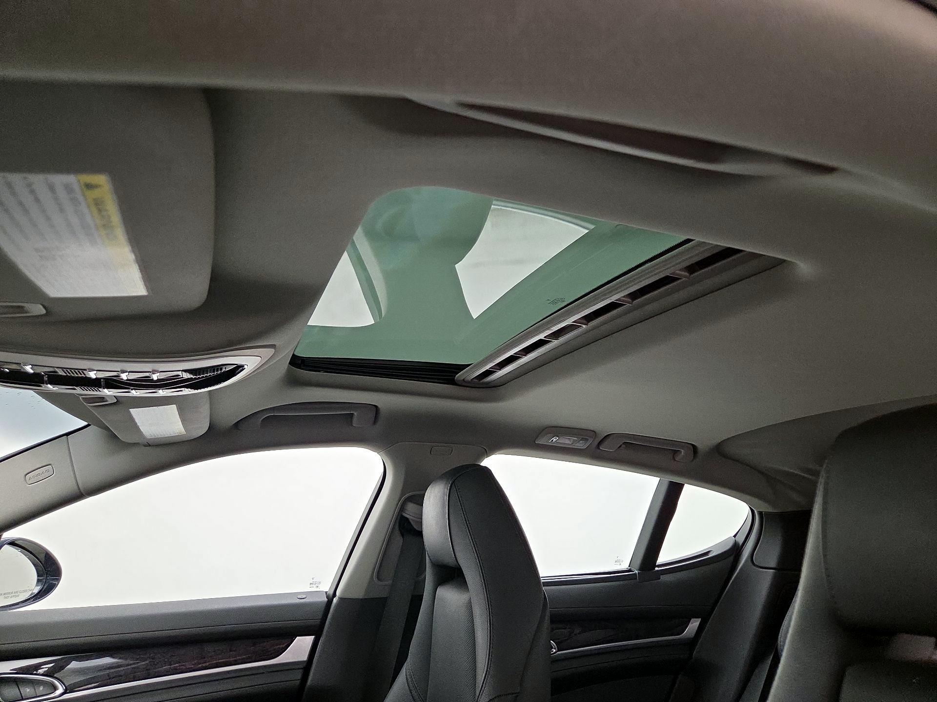 Thumbnail: 2015 Porsche Panamera - 20
