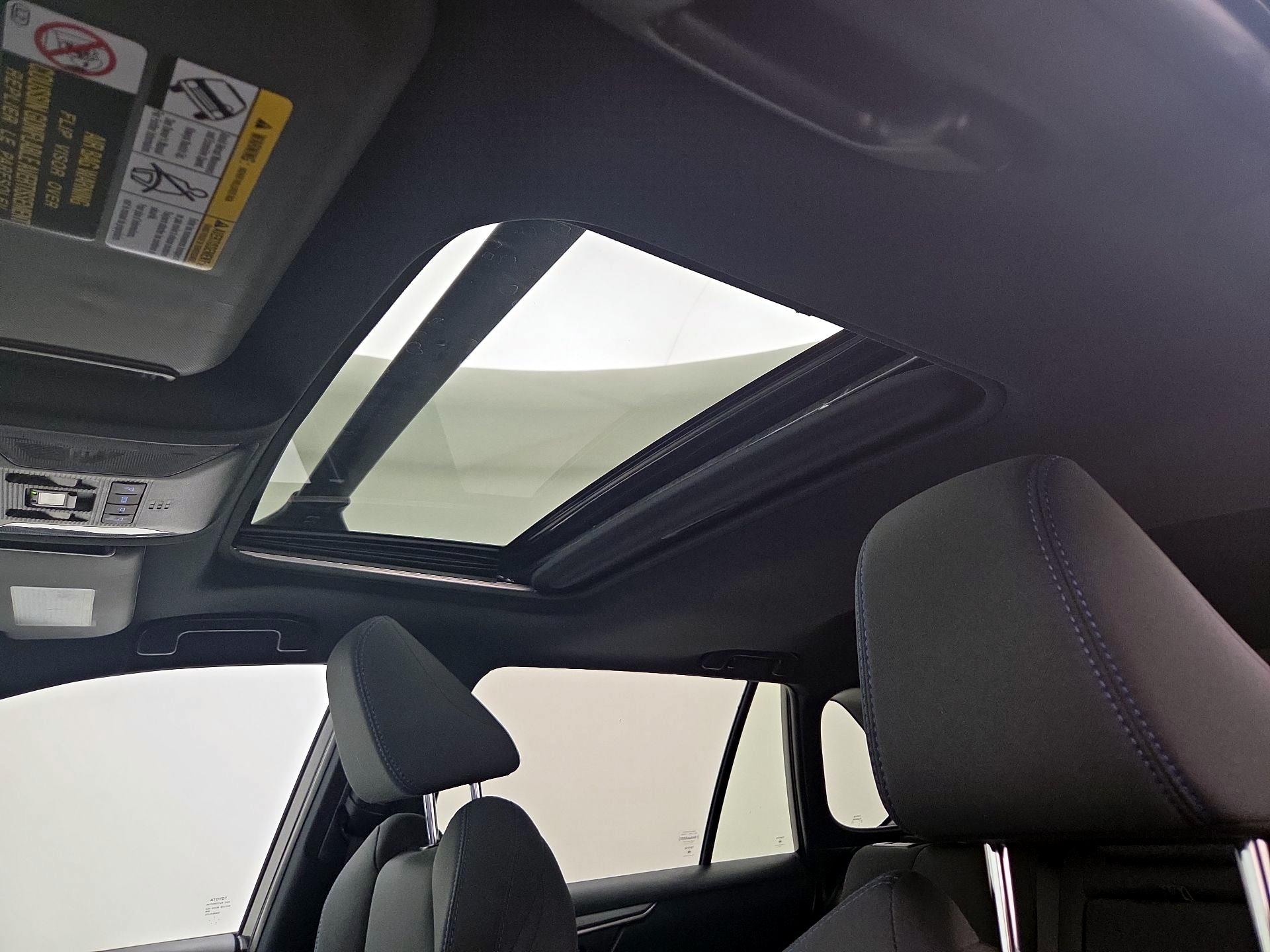 Thumbnail: 2022 Toyota RAV4 - 20