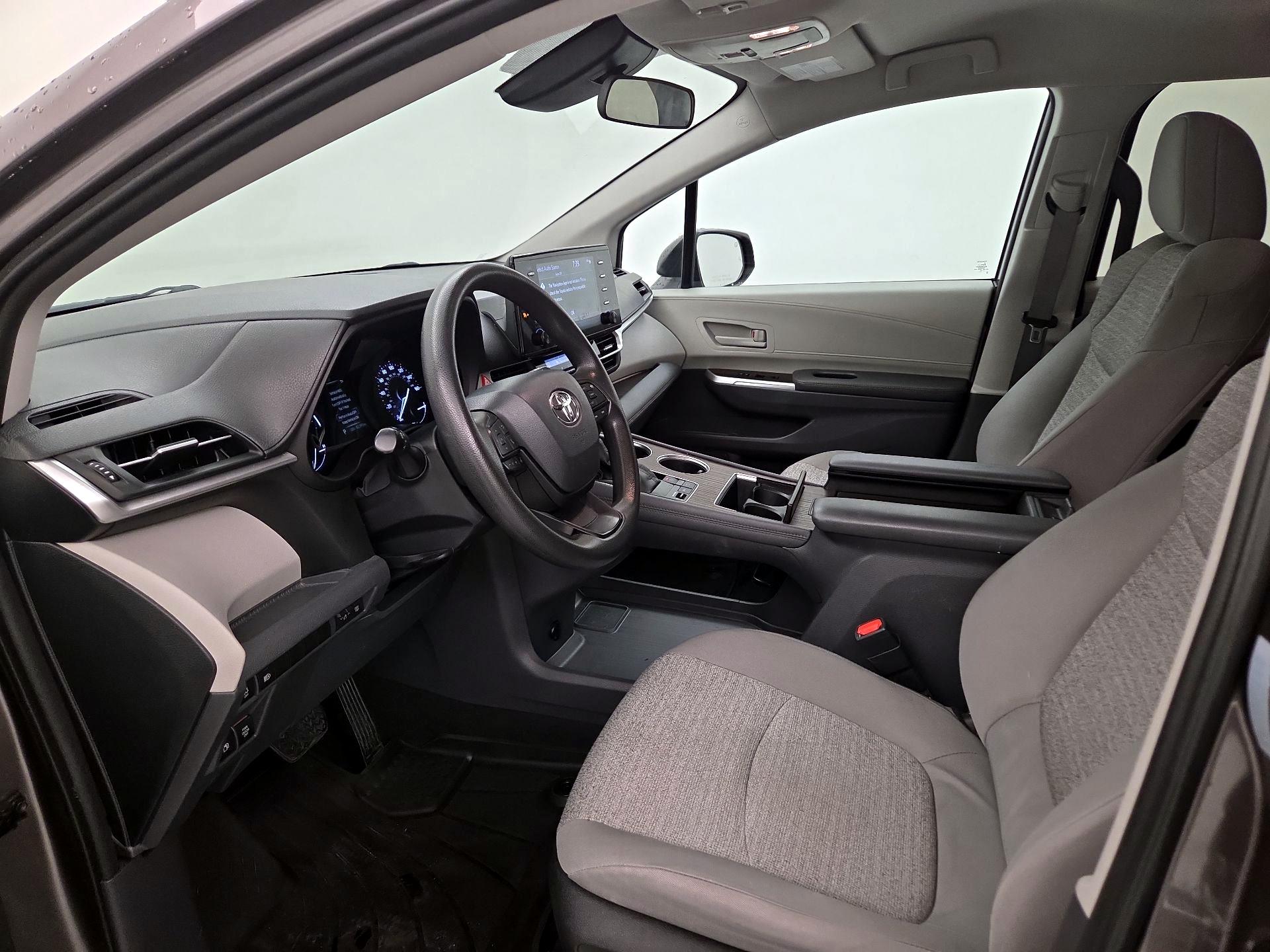 Thumbnail: 2022 Toyota Sienna - 11