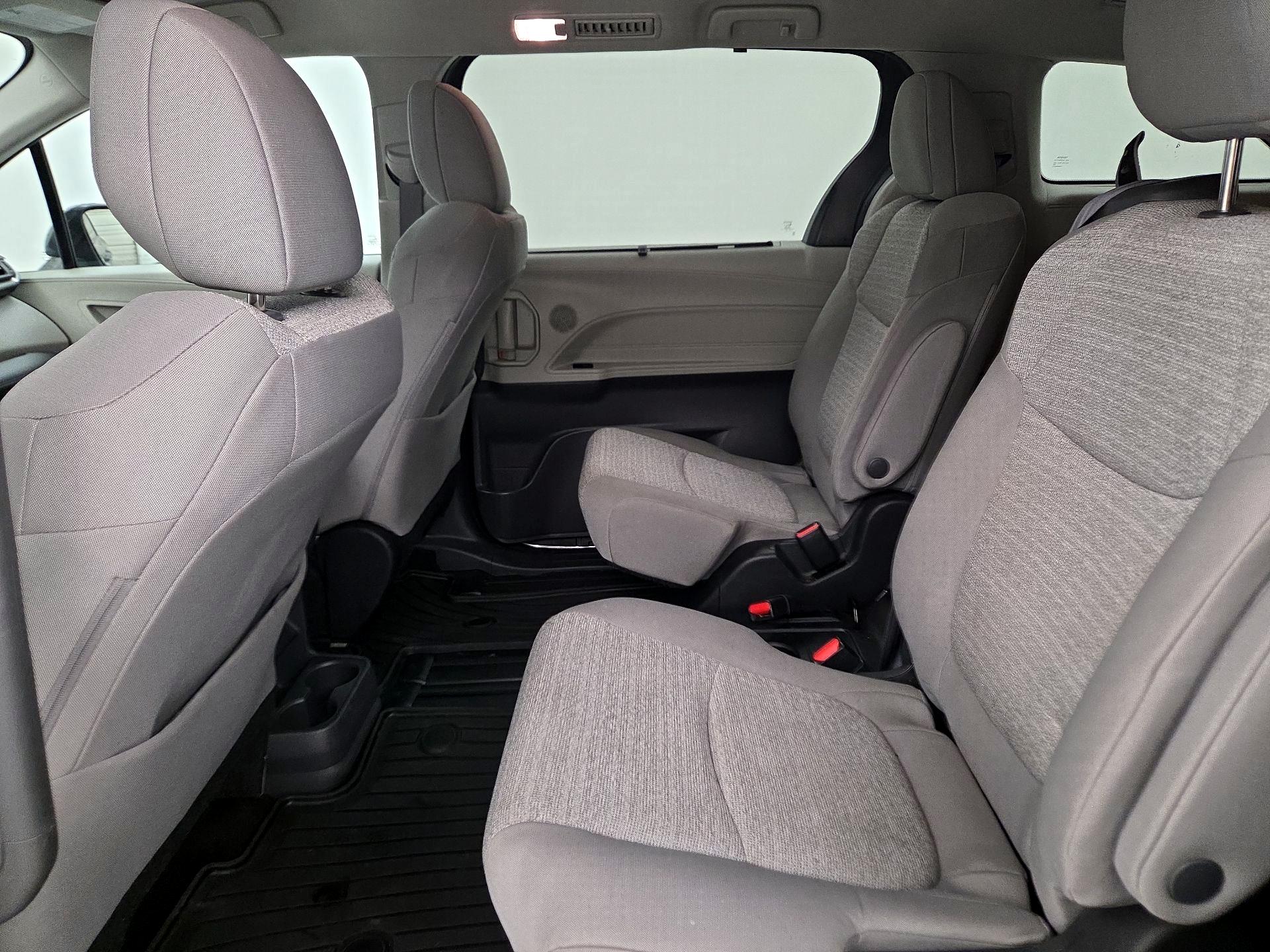 Thumbnail: 2022 Toyota Sienna - 19