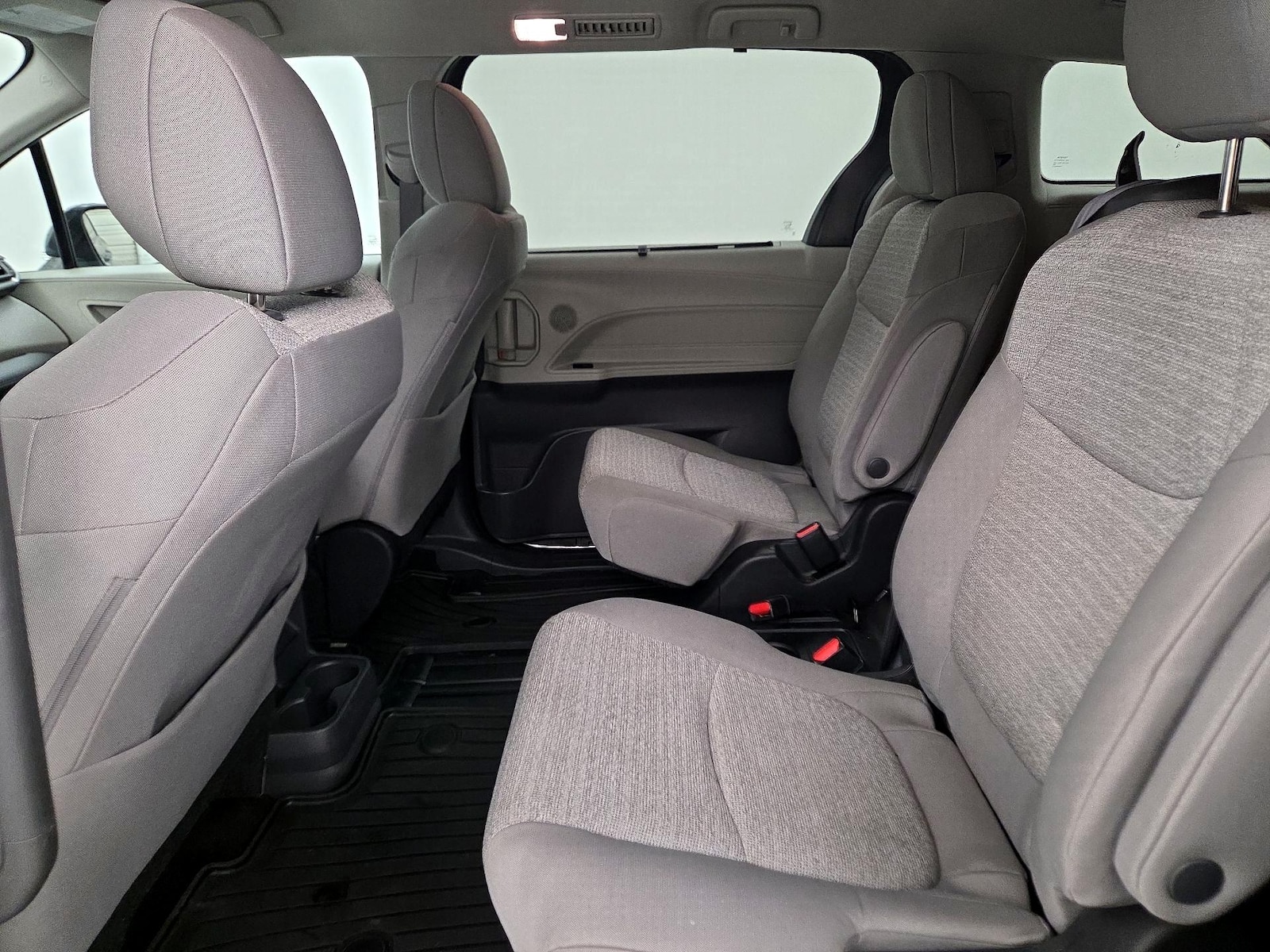 2022 Toyota Sienna LE - Photo 20