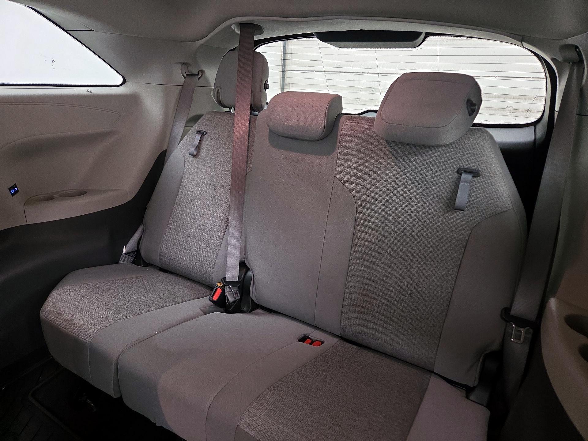 Thumbnail: 2022 Toyota Sienna - 20