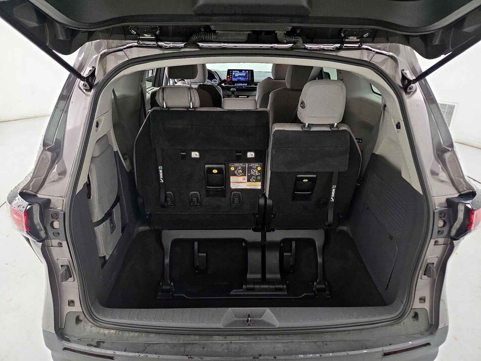 2022 Toyota Sienna LE - Photo 22