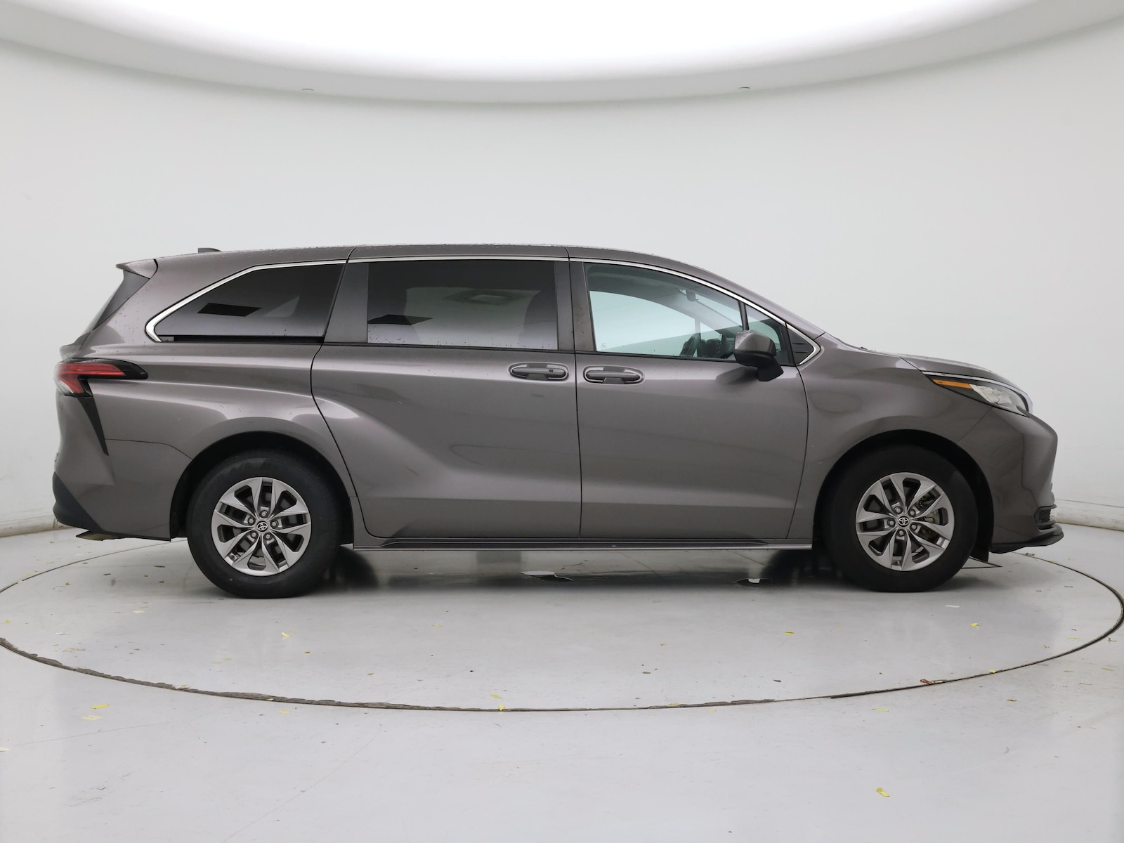 2022 Toyota Sienna LE - Photo 8