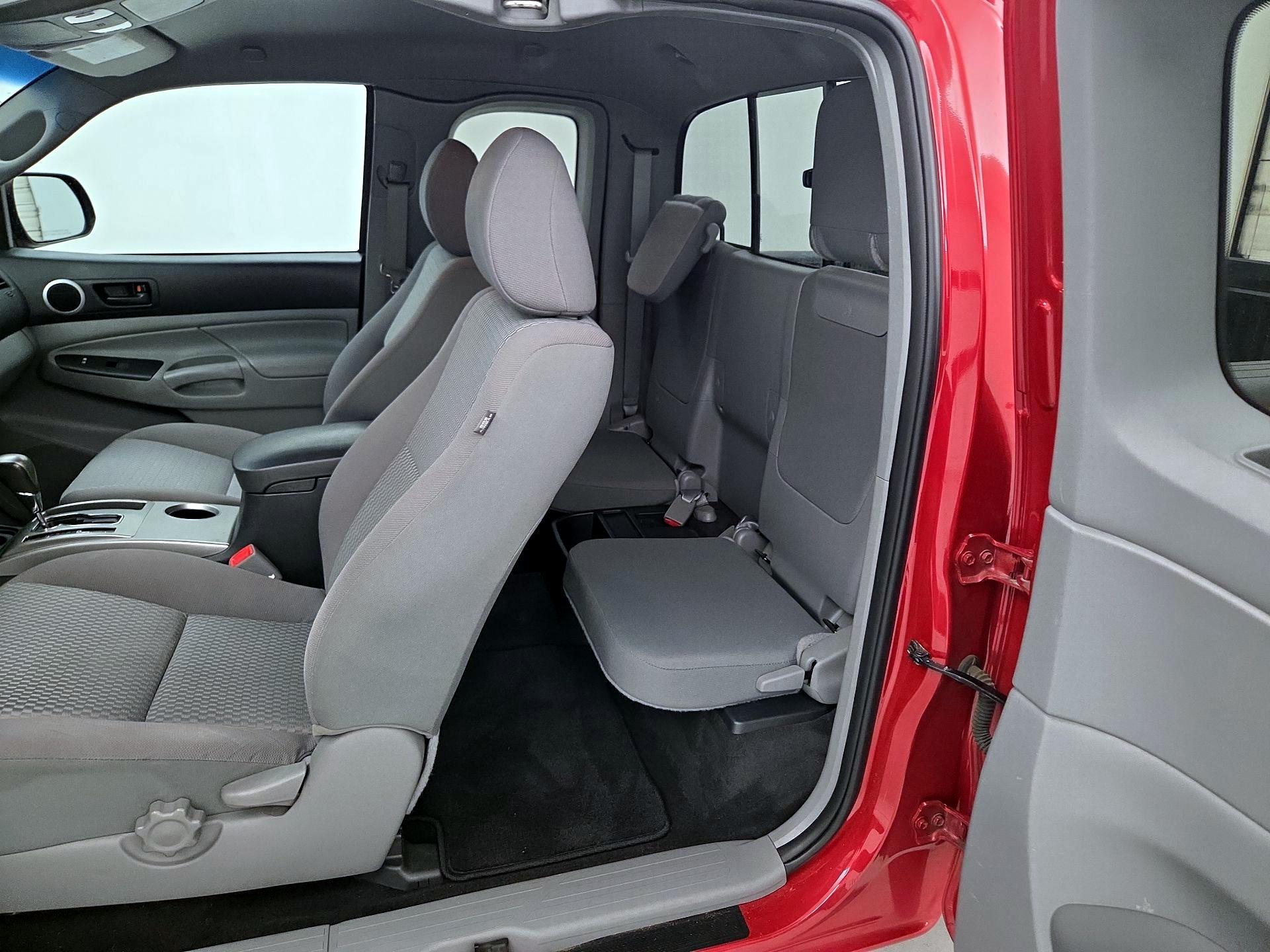 Thumbnail: 2014 Toyota Tacoma - 17