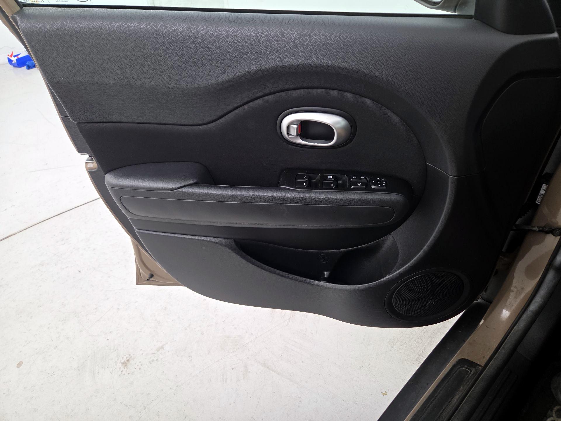 Thumbnail: 2015 Kia Soul - 12