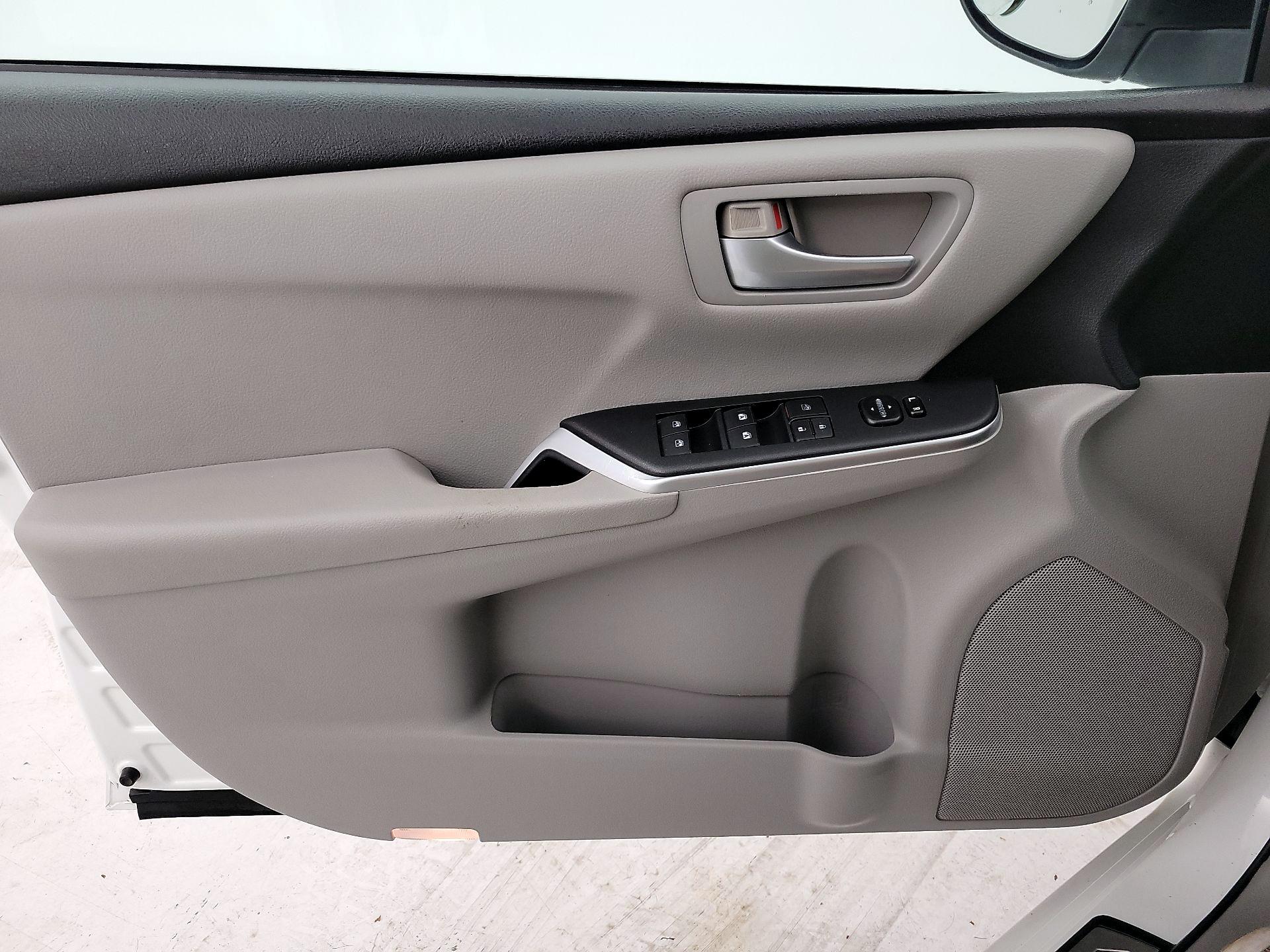 Thumbnail: 2015 Toyota Camry - 12